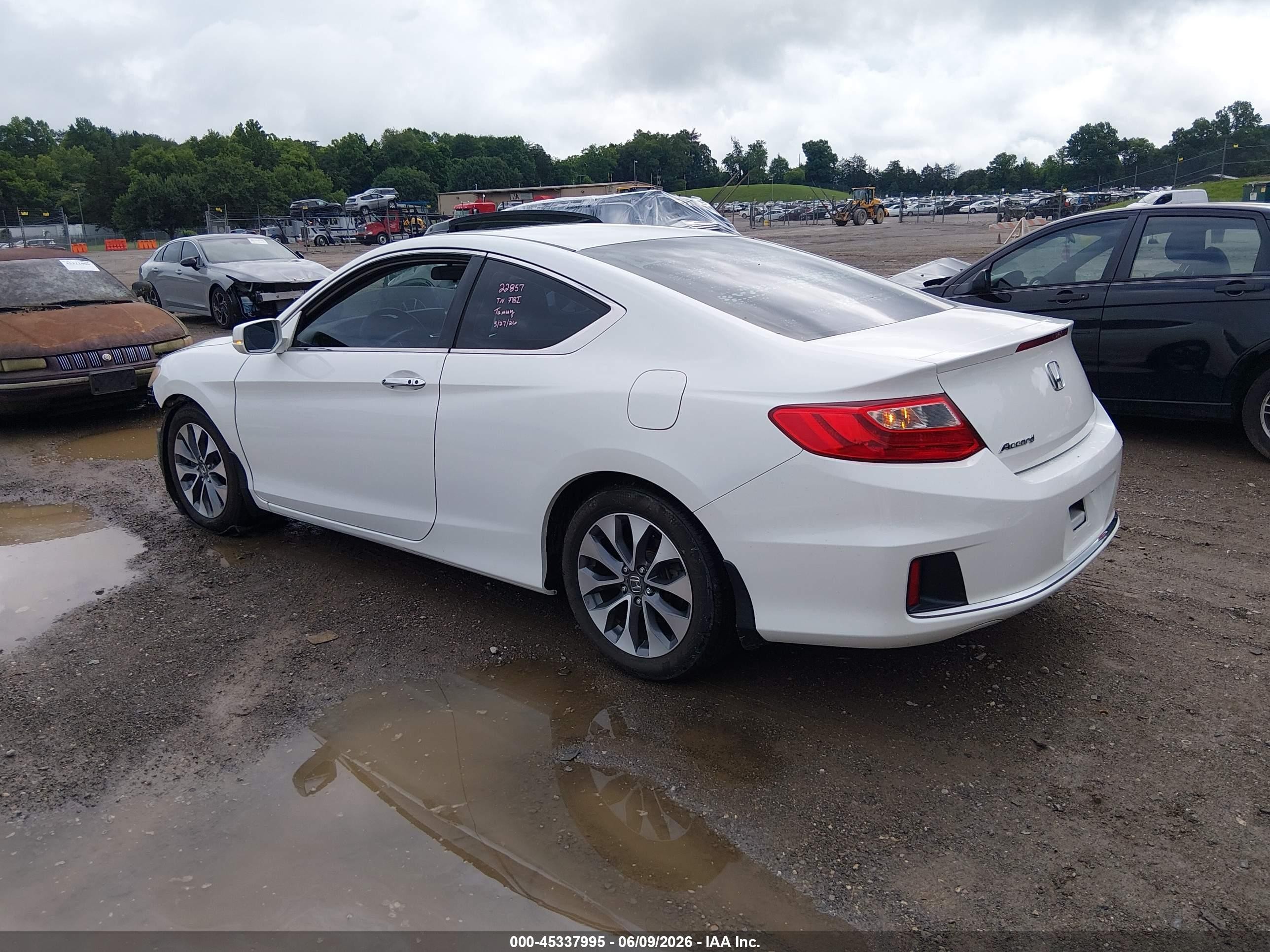 2013 Honda Accord Ex White vin: 1HGCT1B79DA019877
