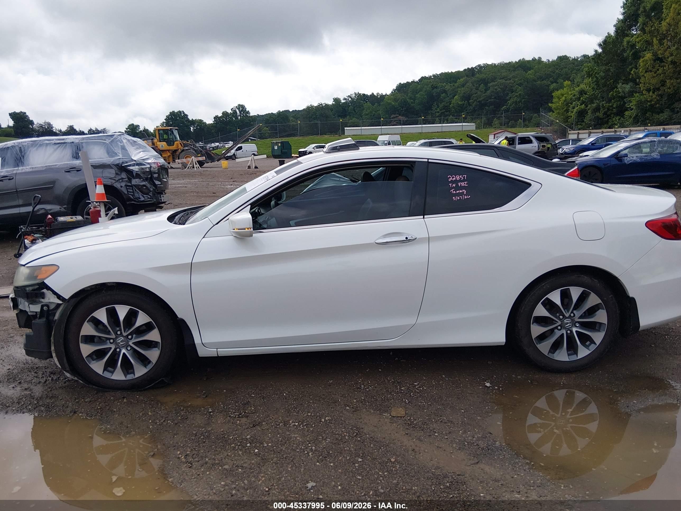 2013 Honda Accord Ex White vin: 1HGCT1B79DA019877