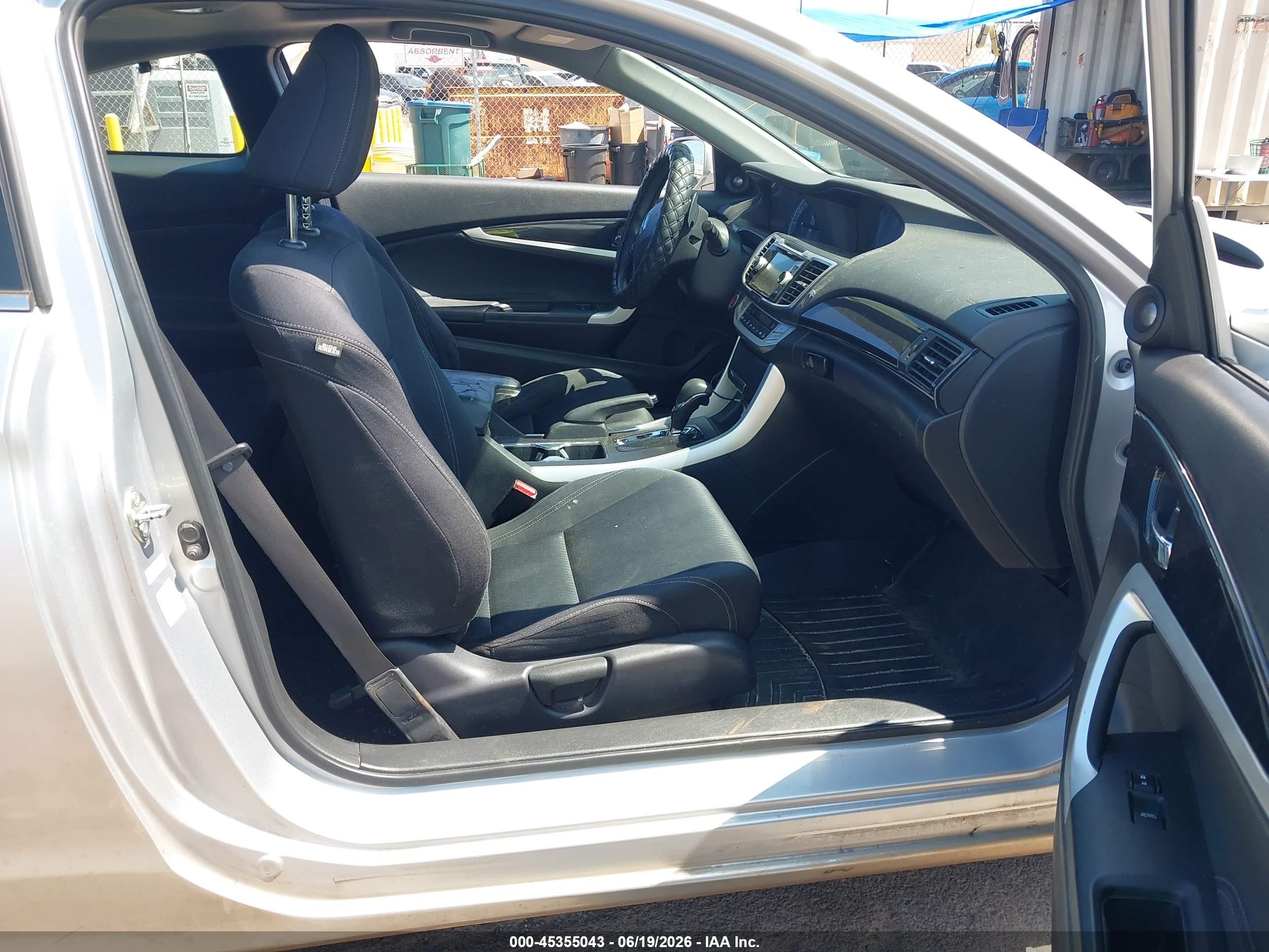 2014 Honda Accord Ex Серебряный vin: 1HGCT1B79EA016771