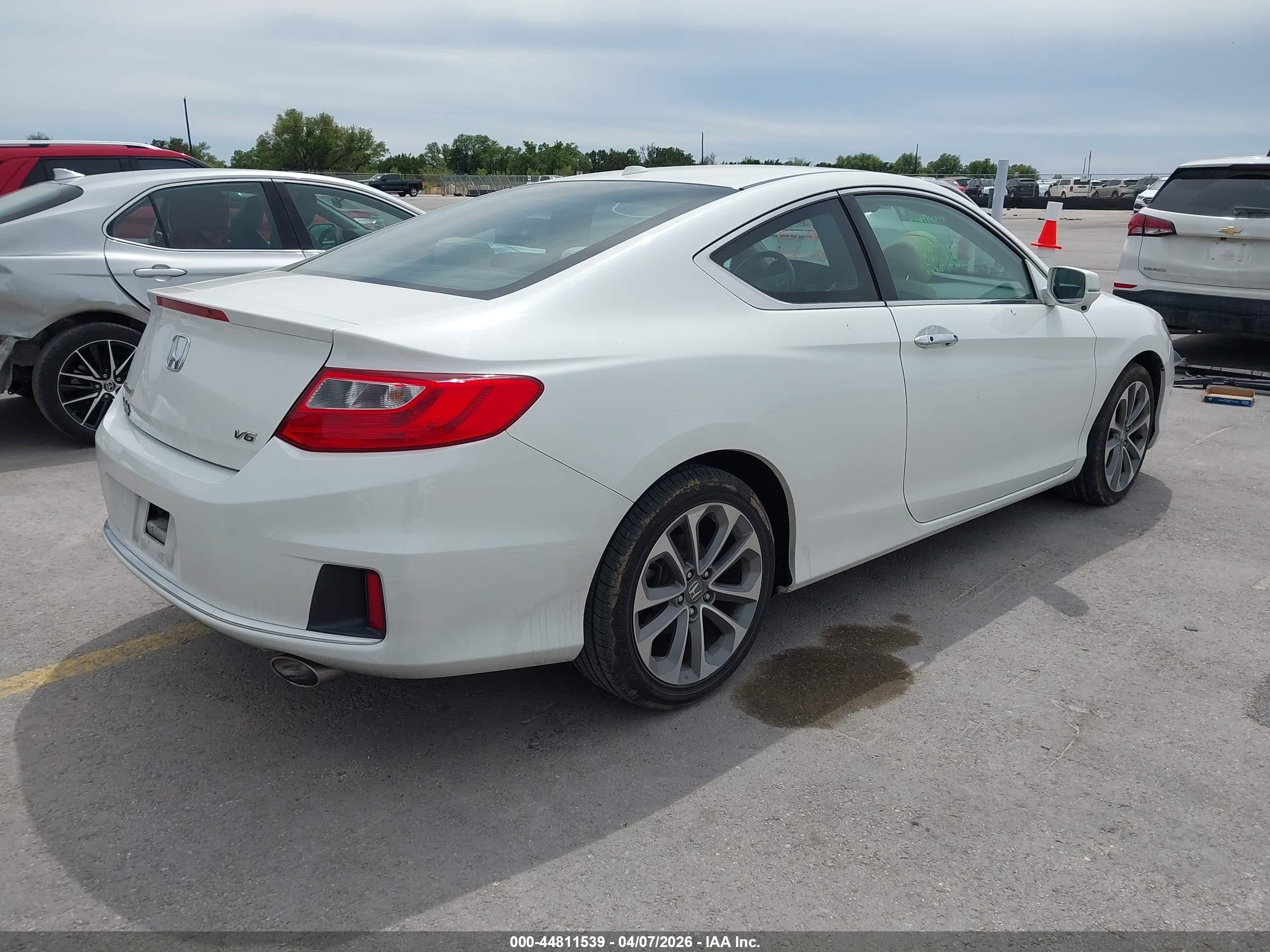 2015 Honda Accord Ex-l V-6 White vin: 1HGCT2B81FA002122
