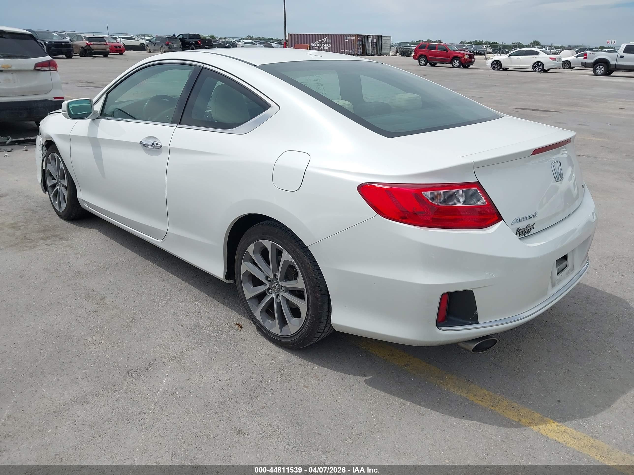2015 Honda Accord Ex-l V-6 White vin: 1HGCT2B81FA002122