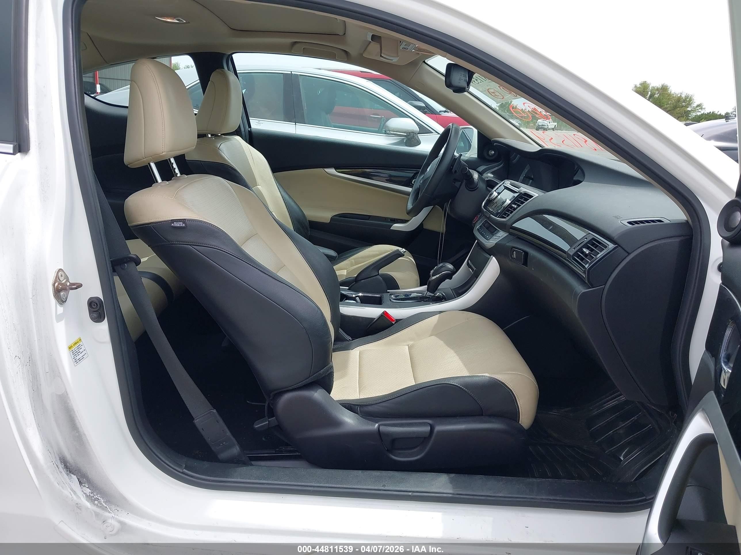 2015 Honda Accord Ex-l V-6 White vin: 1HGCT2B81FA002122