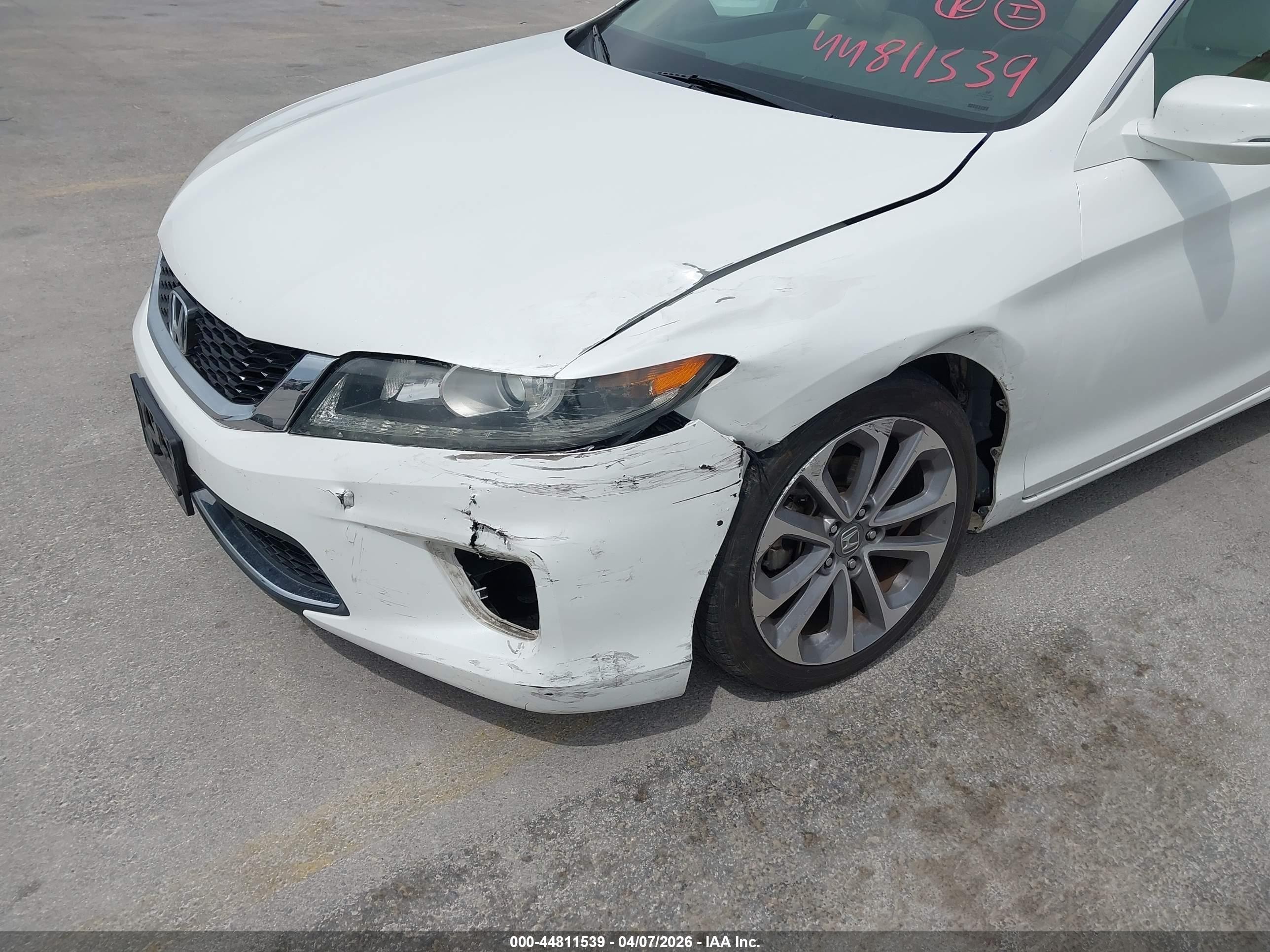 2015 Honda Accord Ex-l V-6 White vin: 1HGCT2B81FA002122
