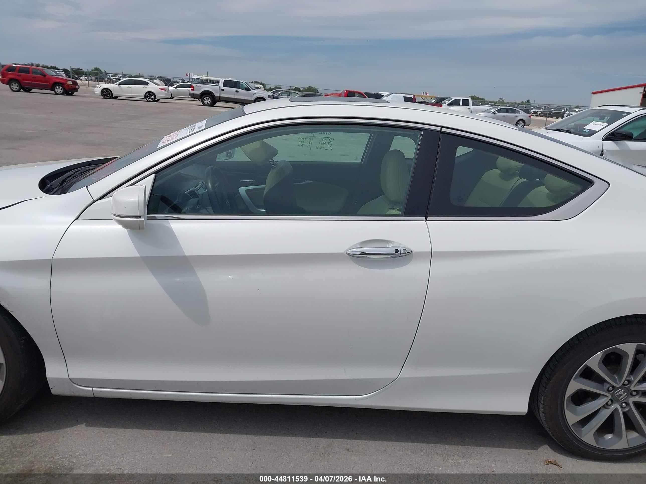 2015 Honda Accord Ex-l V-6 White vin: 1HGCT2B81FA002122