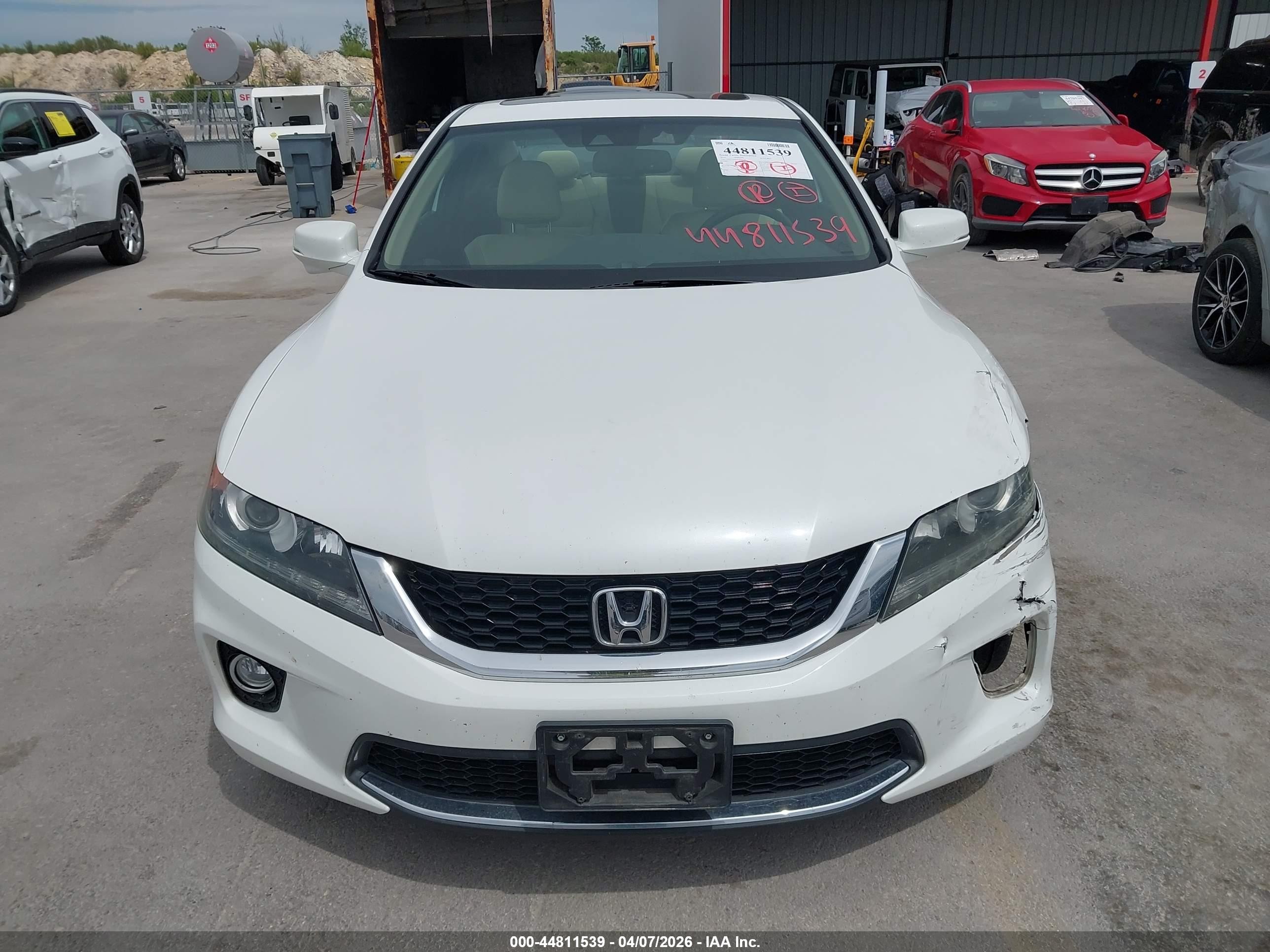 2015 Honda Accord Ex-l V-6 White vin: 1HGCT2B81FA002122