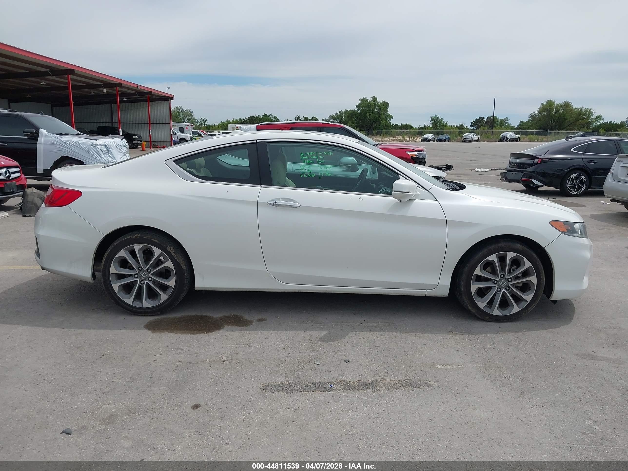 2015 Honda Accord Ex-l V-6 White vin: 1HGCT2B81FA002122