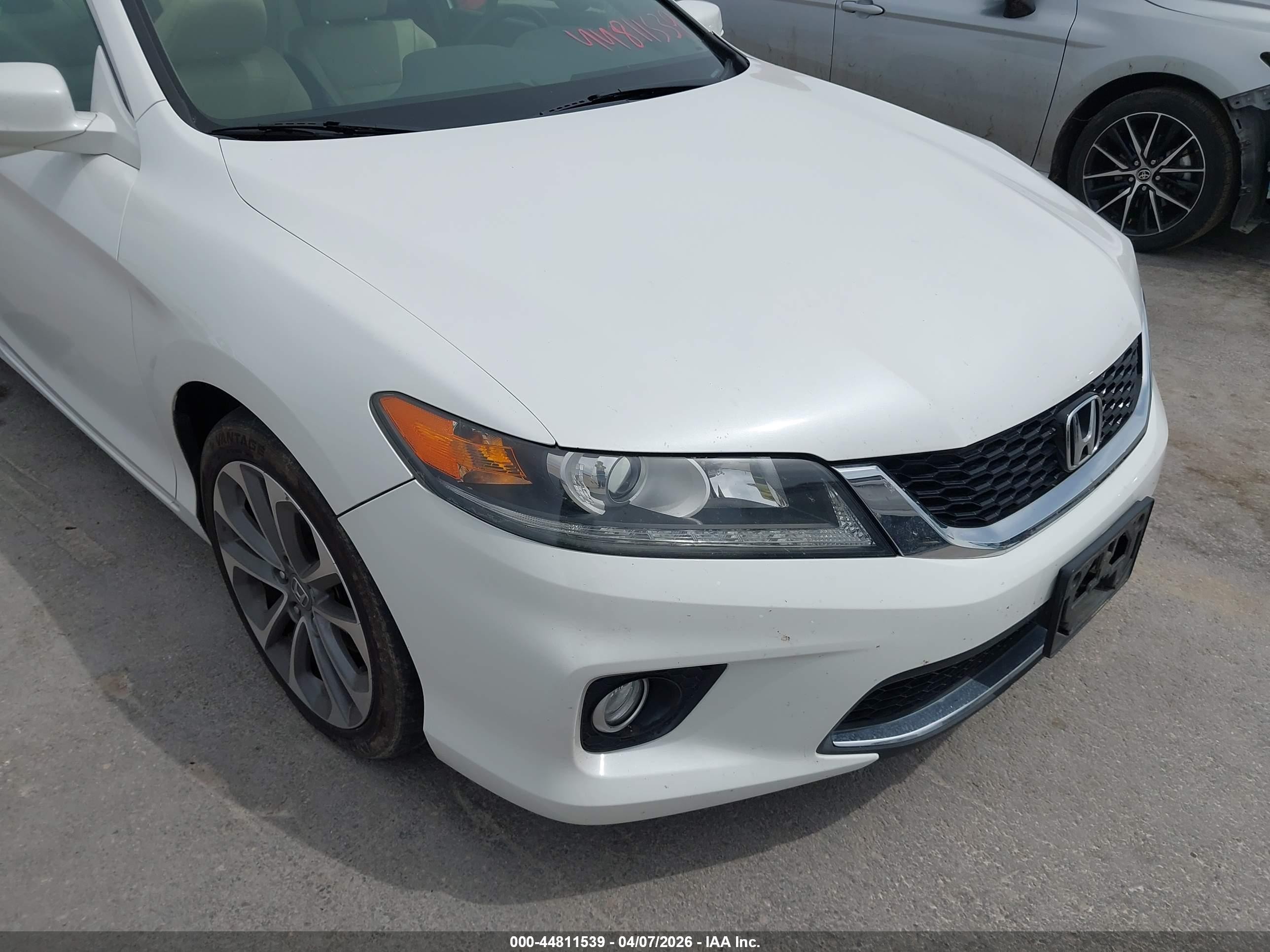 2015 Honda Accord Ex-l V-6 White vin: 1HGCT2B81FA002122