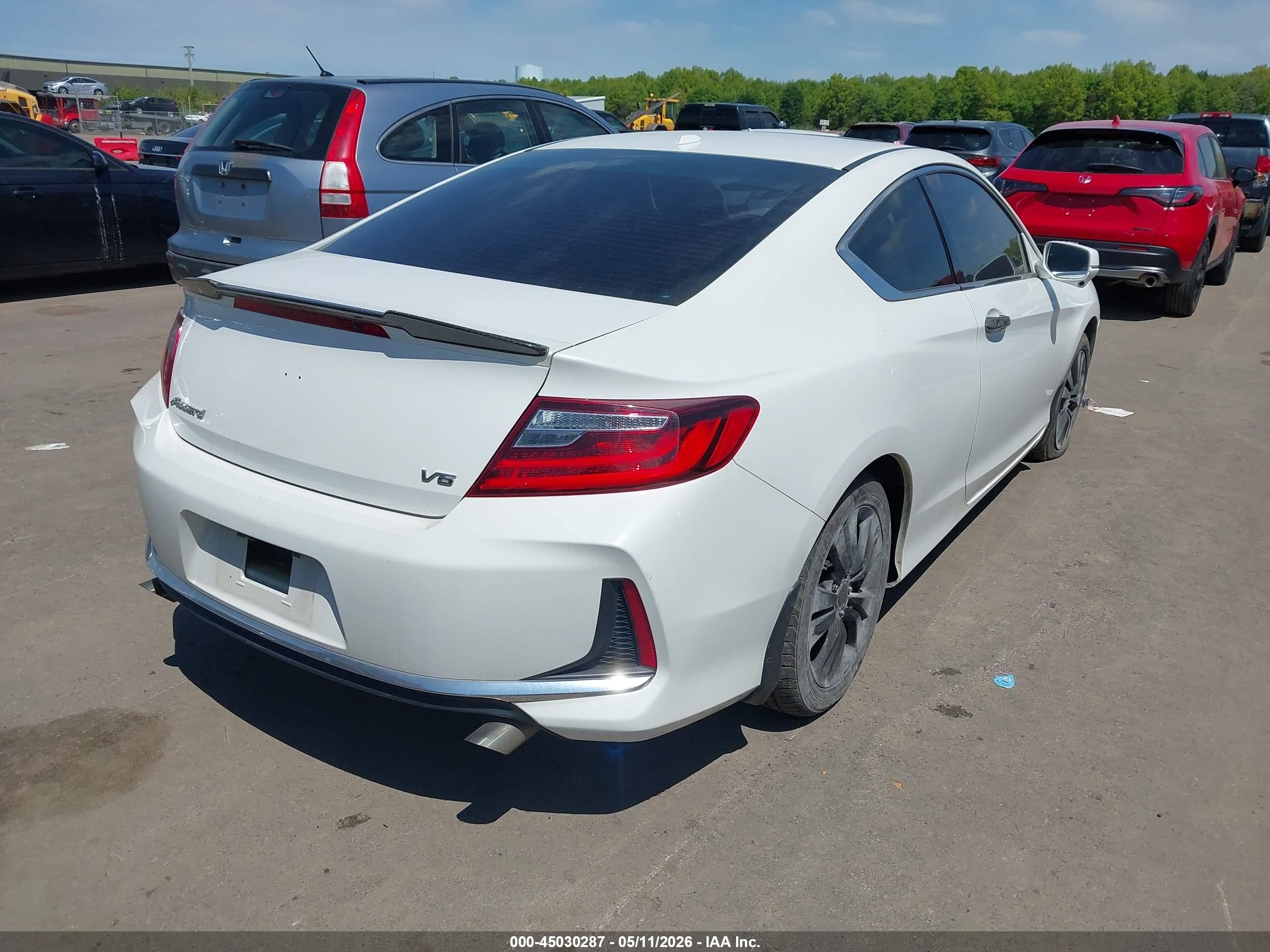 2016 Honda Accord Ex-l V-6 White vin: 1HGCT2B81GA006530
