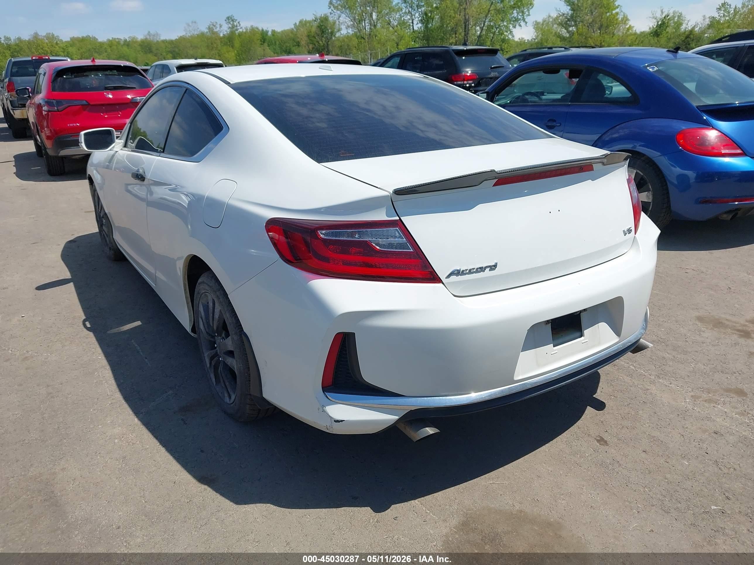 2016 Honda Accord Ex-l V-6 White vin: 1HGCT2B81GA006530