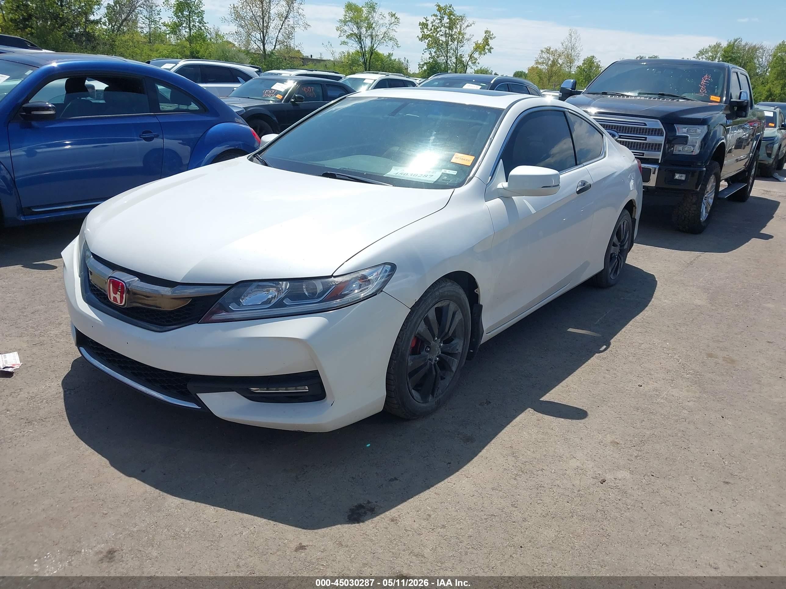 2016 Honda Accord Ex-l V-6 White vin: 1HGCT2B81GA006530