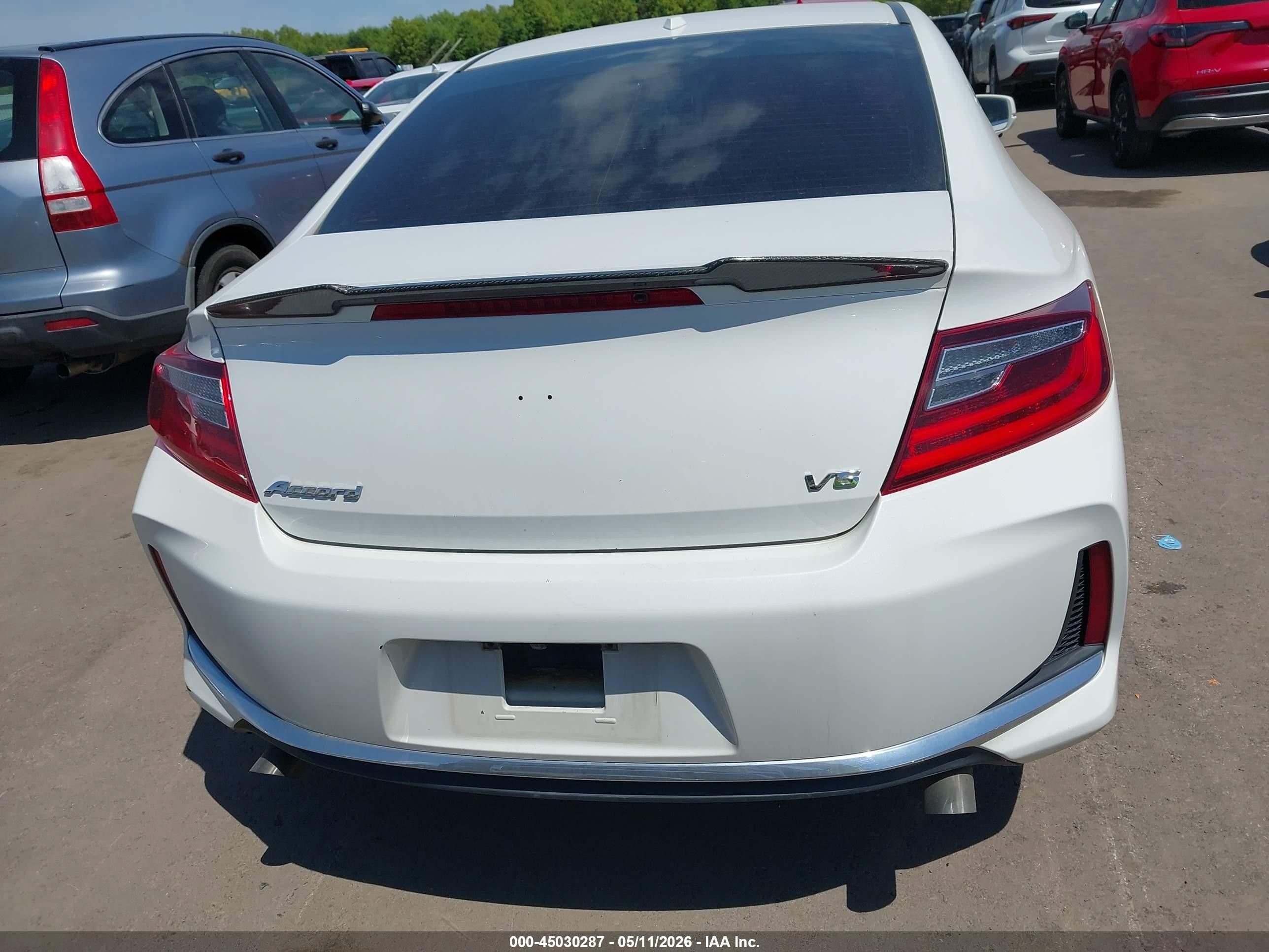 2016 Honda Accord Ex-l V-6 White vin: 1HGCT2B81GA006530