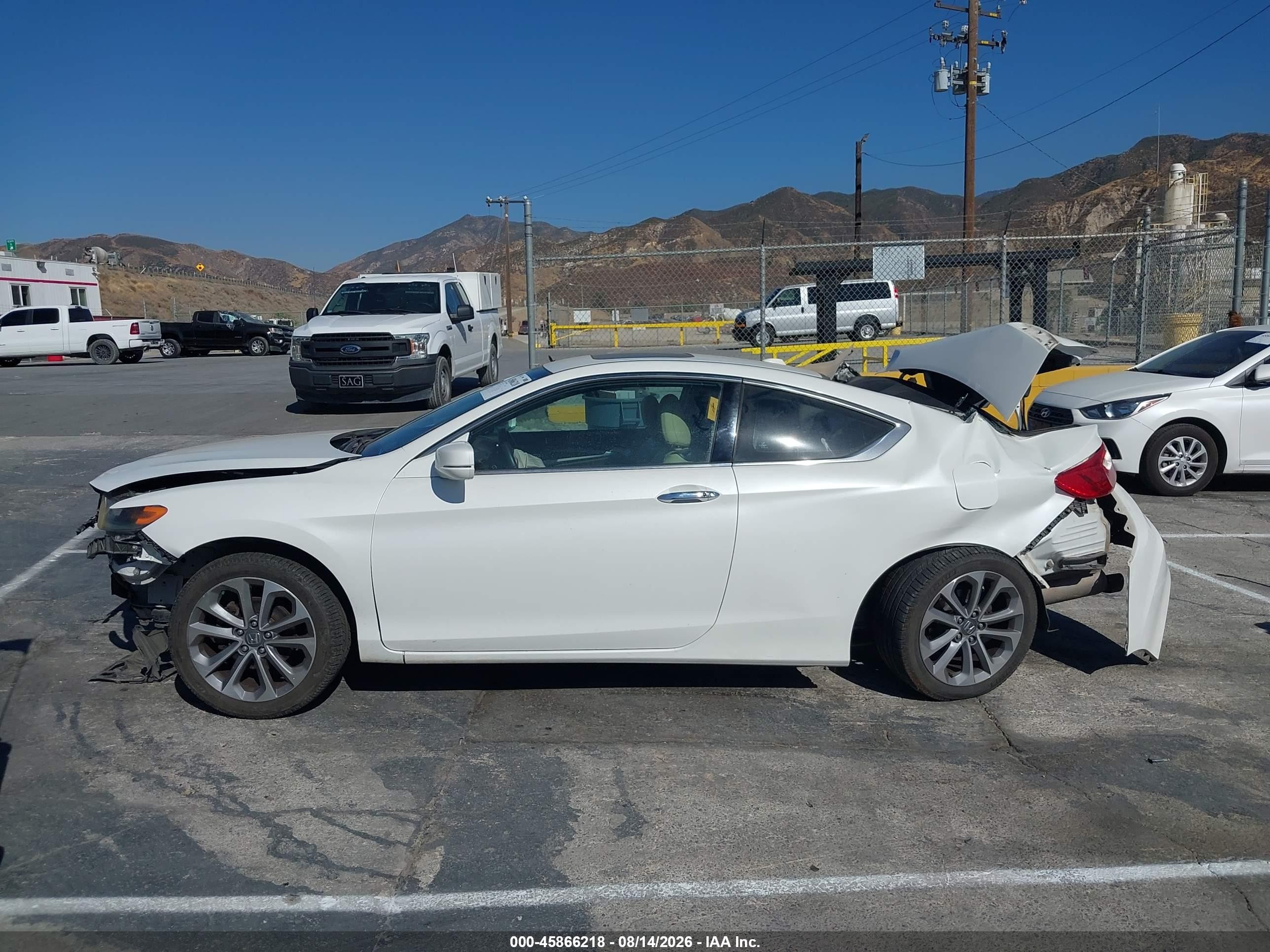 2014 Honda Accord Ex-l V-6 White vin: 1HGCT2B82EA001575