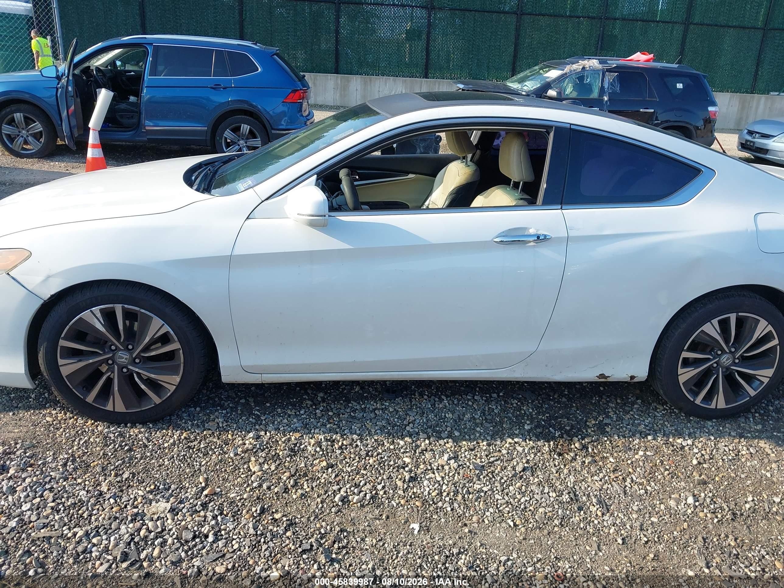 2014 Honda Accord Ex-l V-6 White vin: 1HGCT2B84EA000525