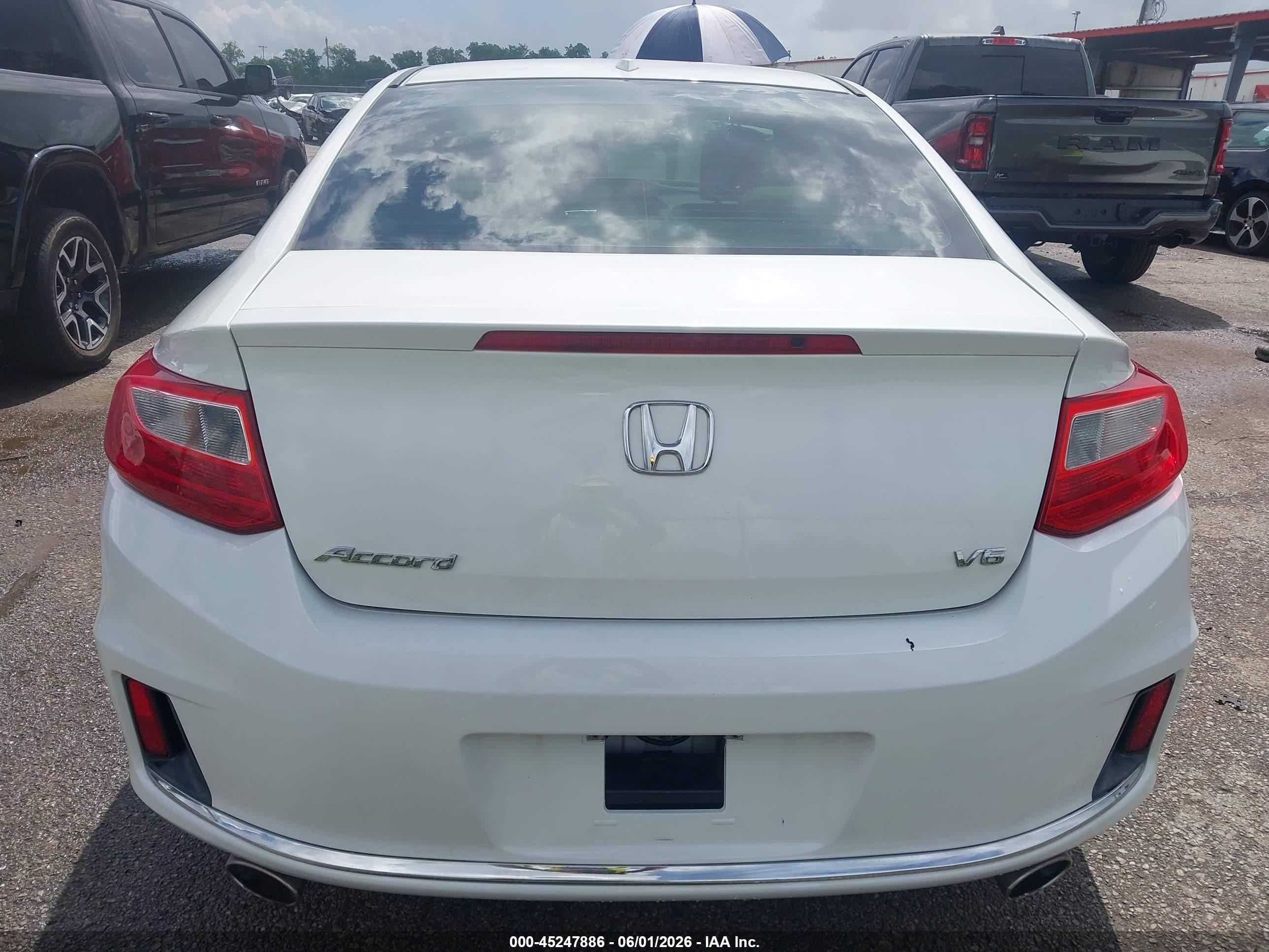 2015 Honda Accord Ex-l V-6 White vin: 1HGCT2B84FA008299