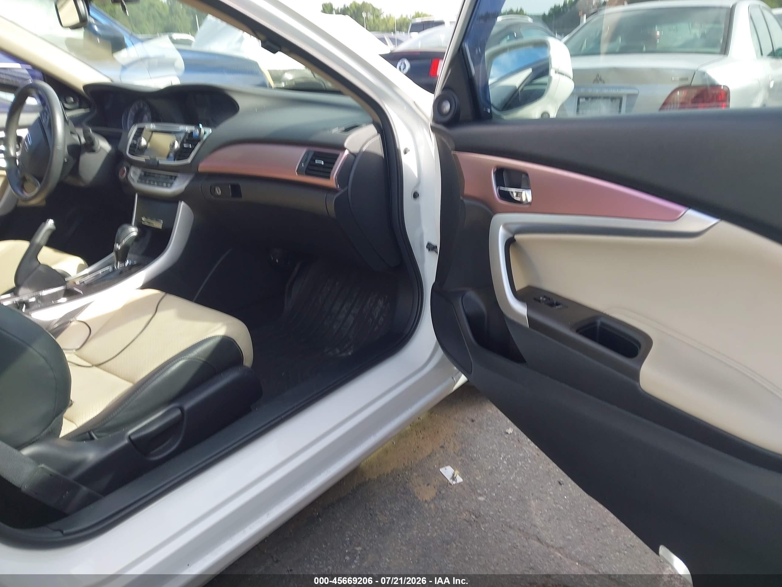 2015 Honda Accord Ex-l V-6 White vin: 1HGCT2B84FA008660