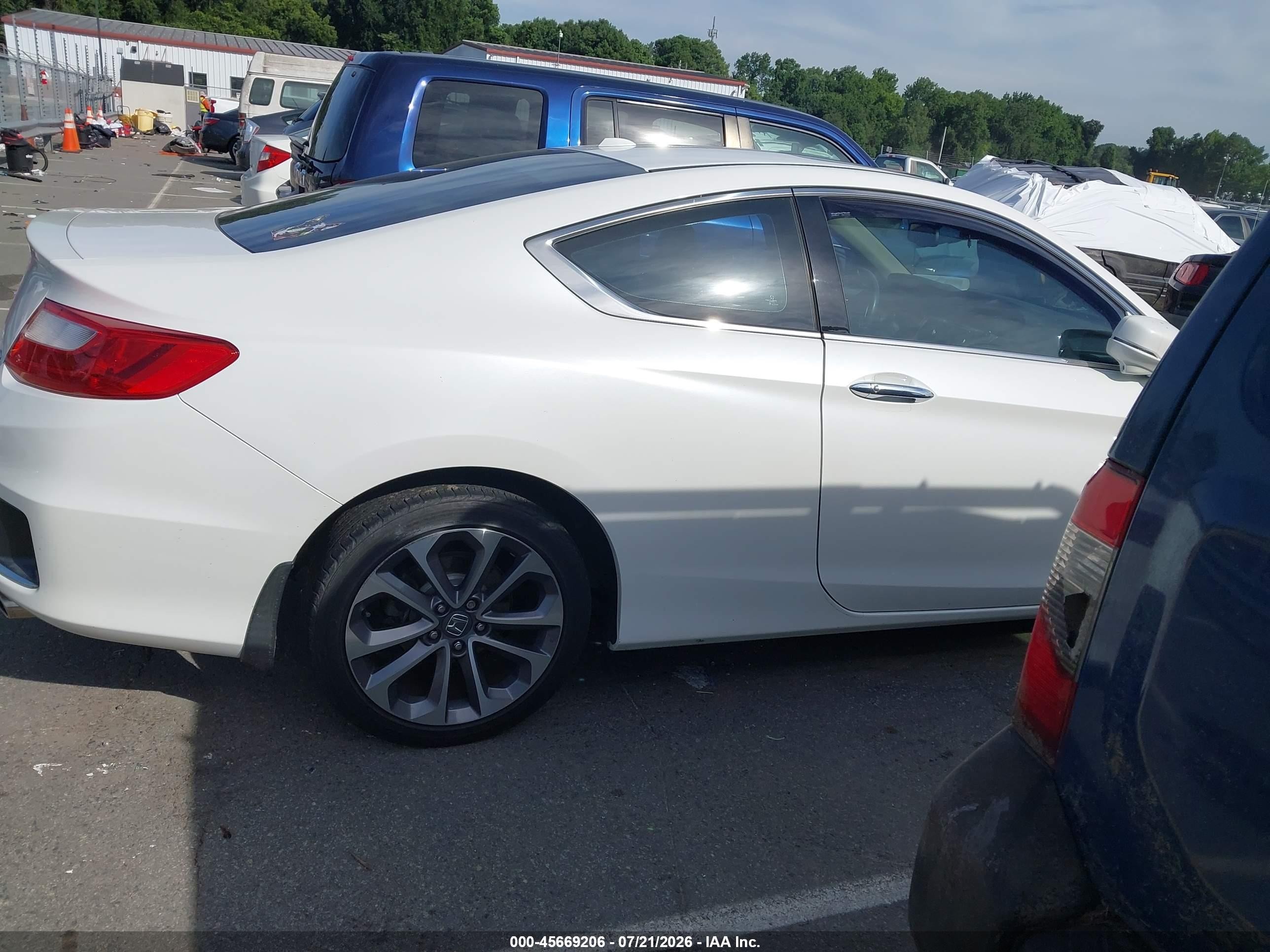 2015 Honda Accord Ex-l V-6 White vin: 1HGCT2B84FA008660