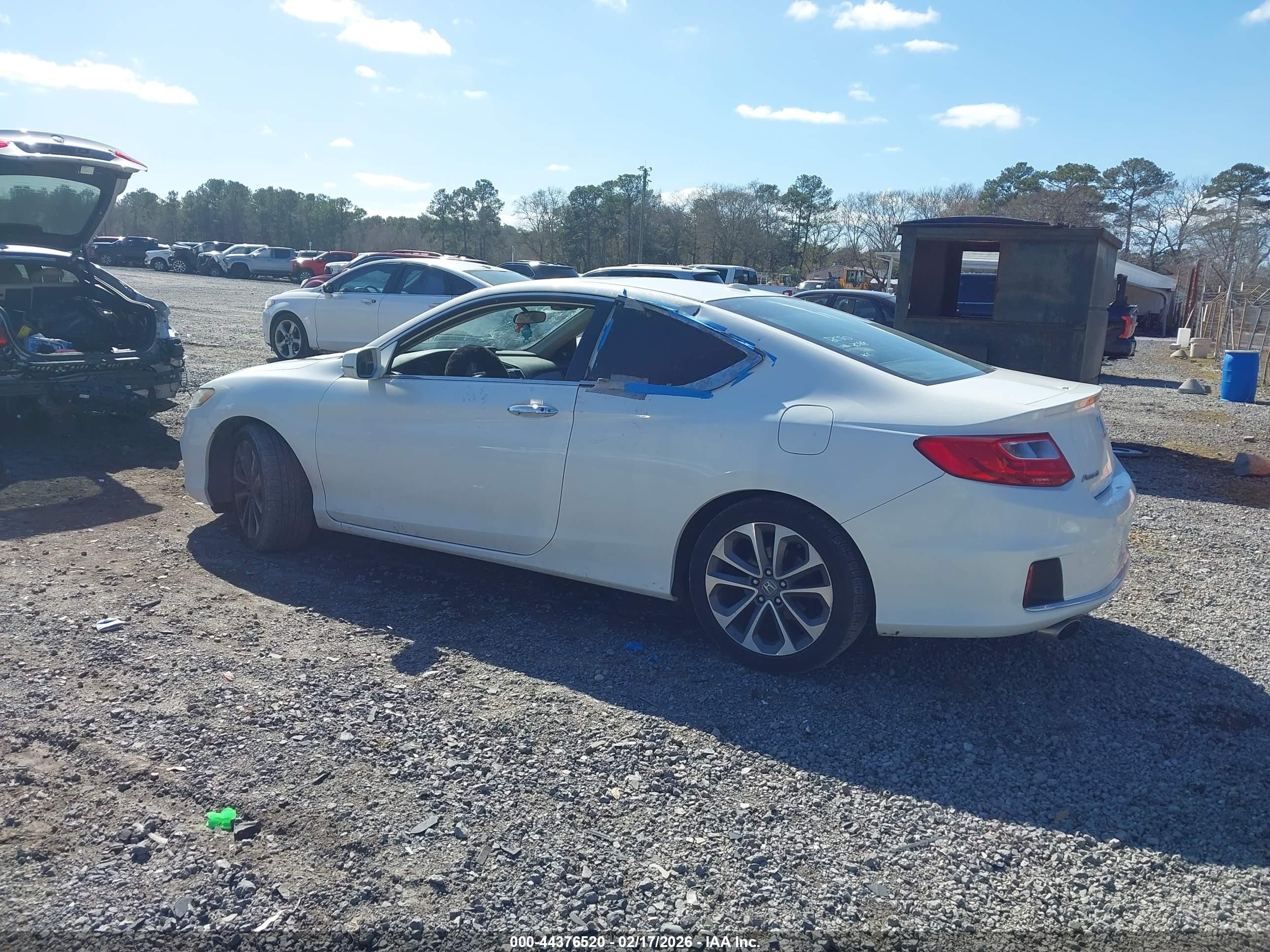 2013 Honda Accord Ex-l V-6 White vin: 1HGCT2B8XDA009700