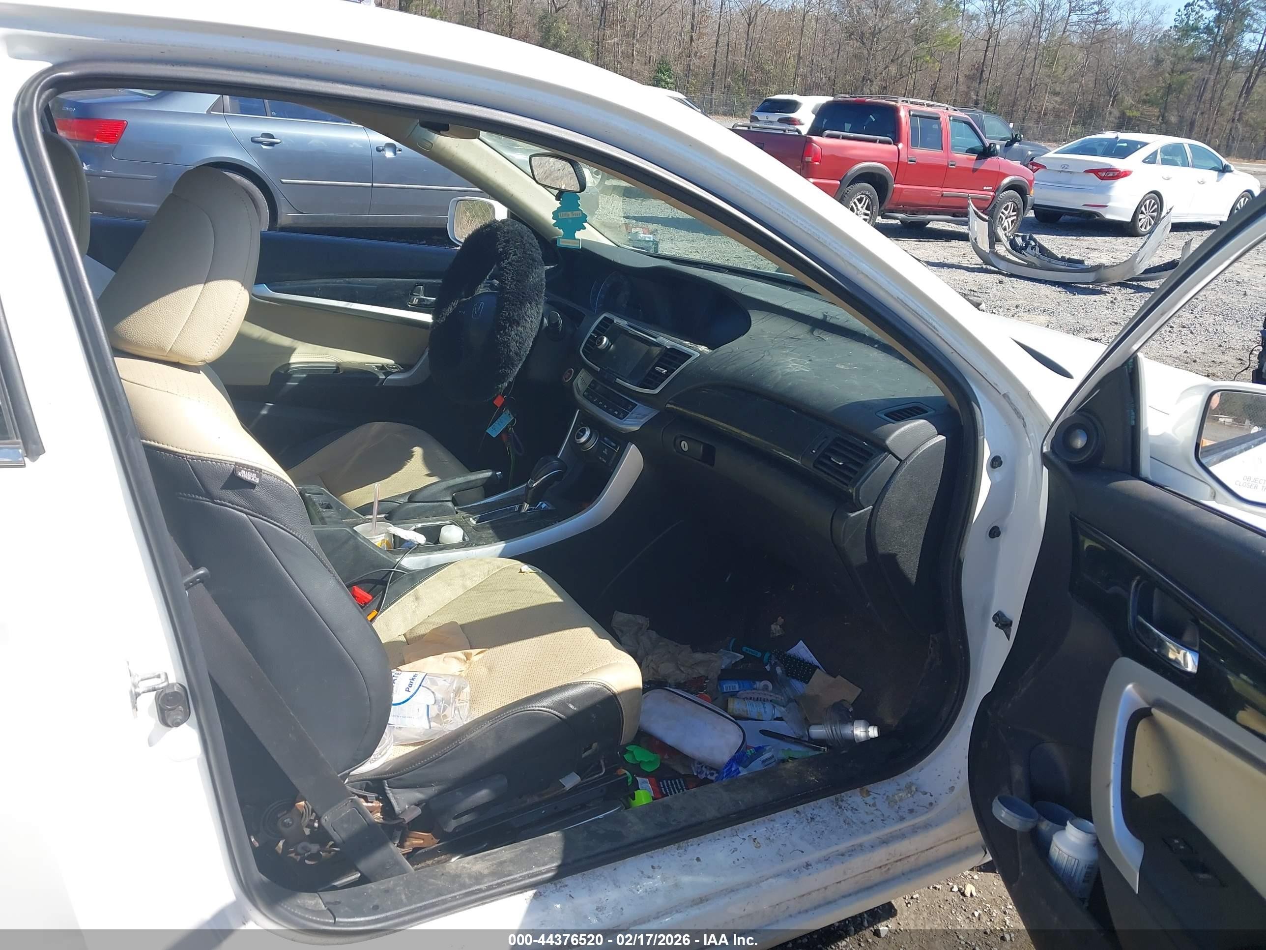 2013 Honda Accord Ex-l V-6 White vin: 1HGCT2B8XDA009700