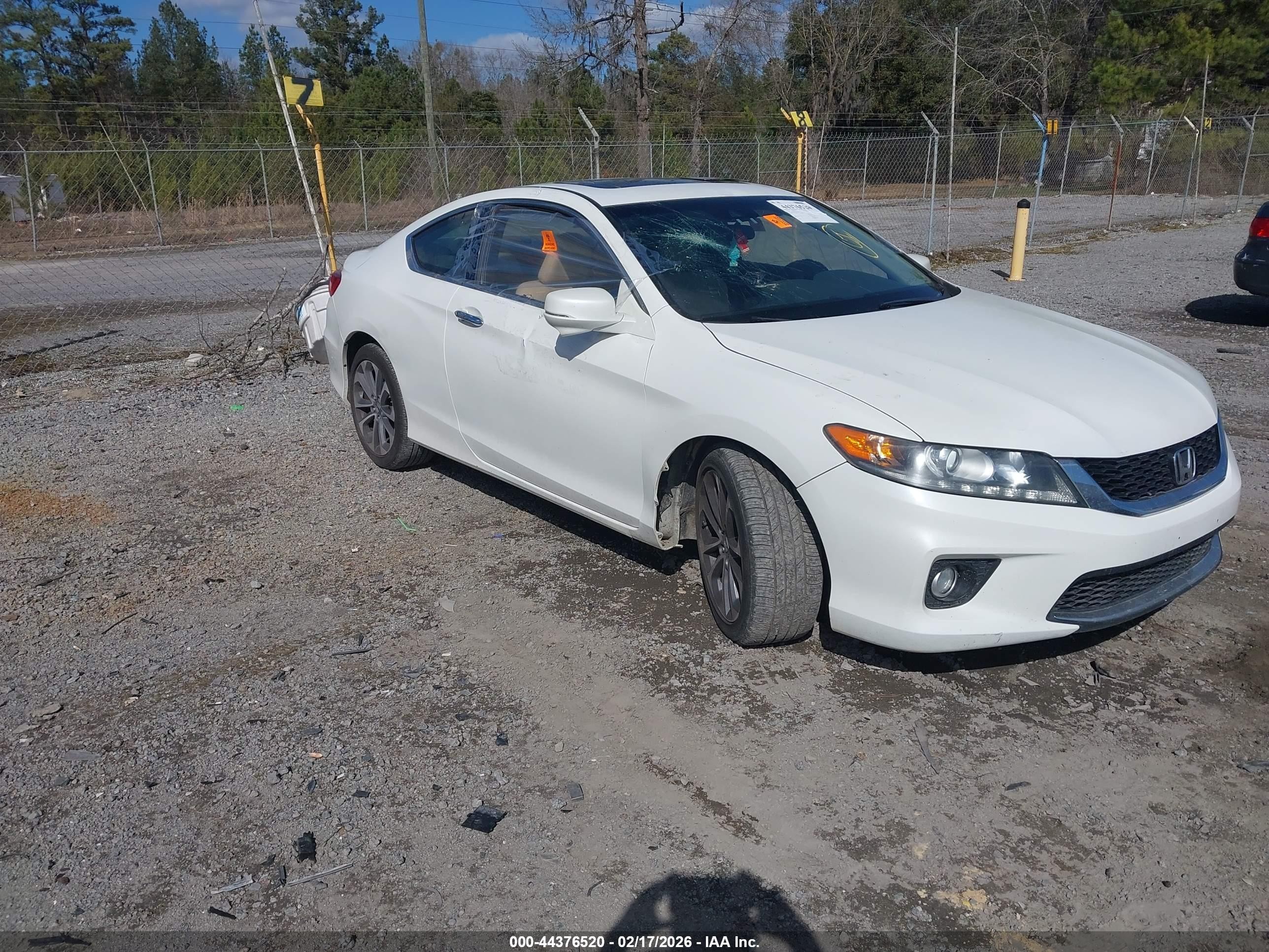 2013 Honda Accord Ex-l V-6 White vin: 1HGCT2B8XDA009700