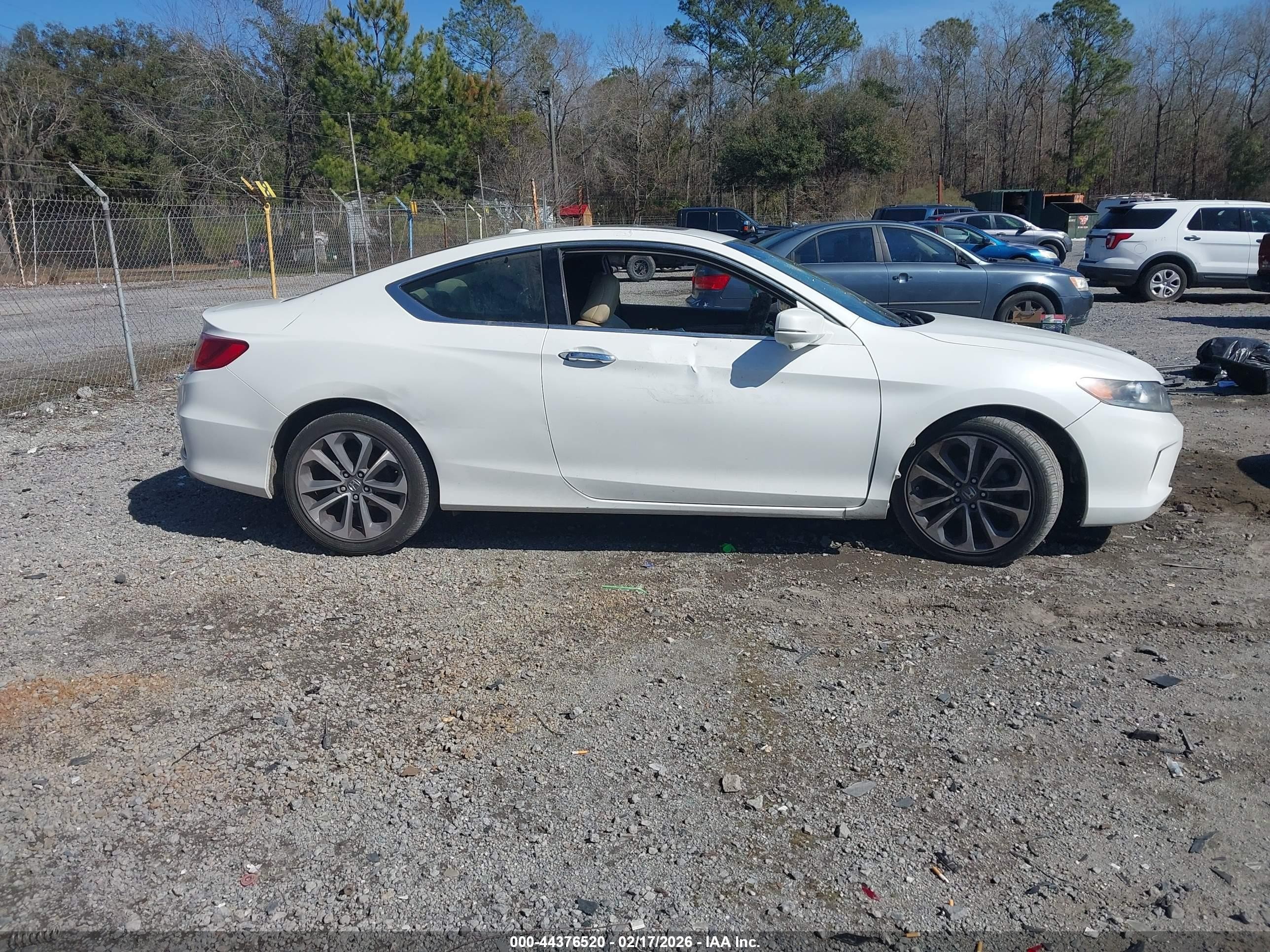 2013 Honda Accord Ex-l V-6 White vin: 1HGCT2B8XDA009700