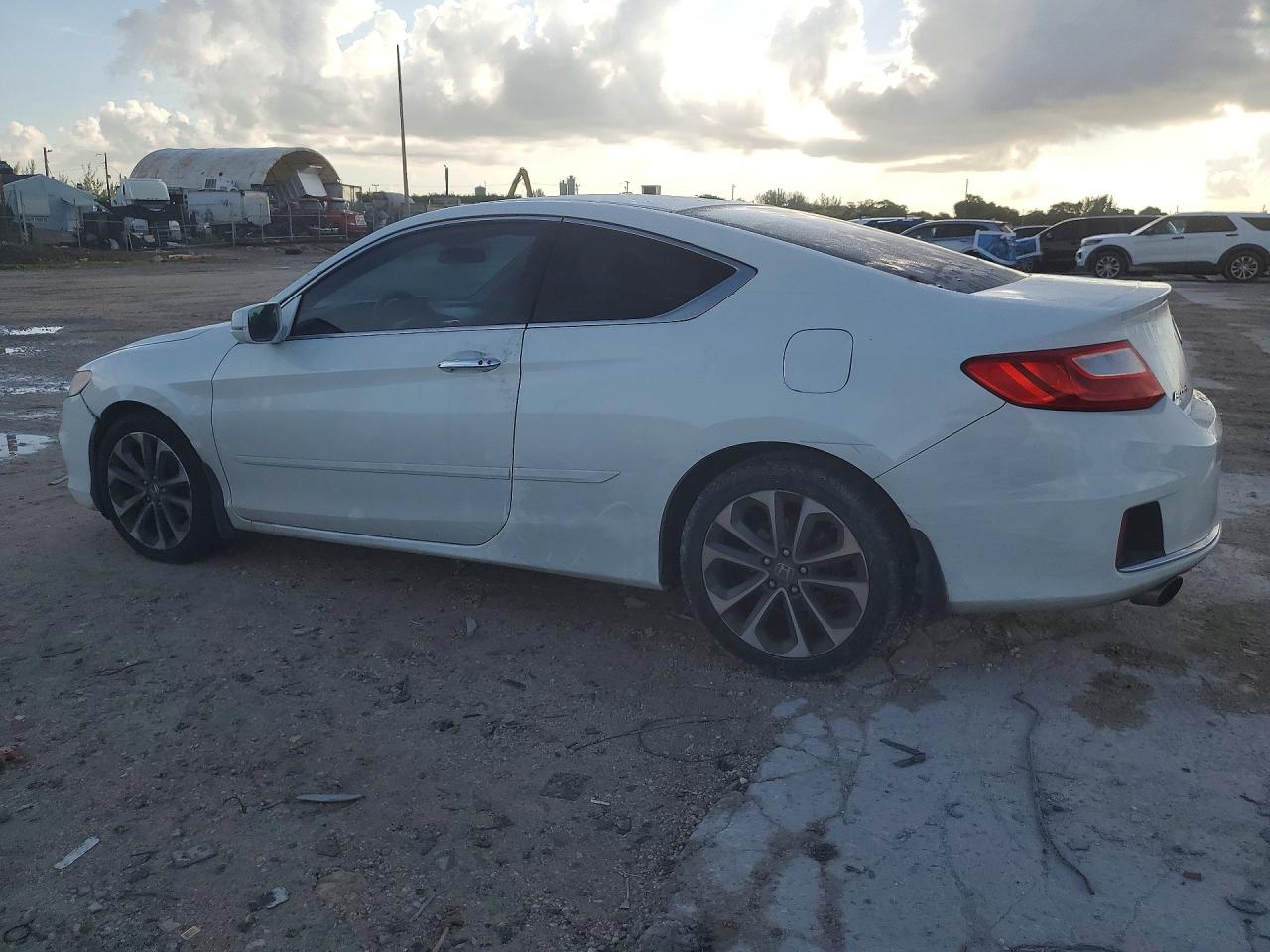 2013 Honda Accord Exl White vin: 1HGCT2B8XDA010149