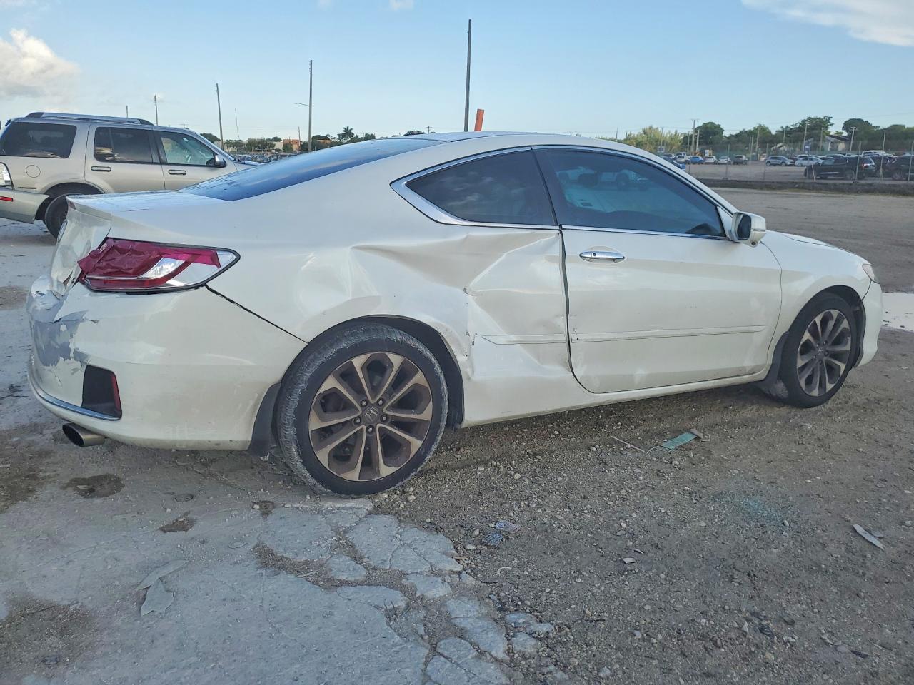 2013 Honda Accord Exl White vin: 1HGCT2B8XDA010149