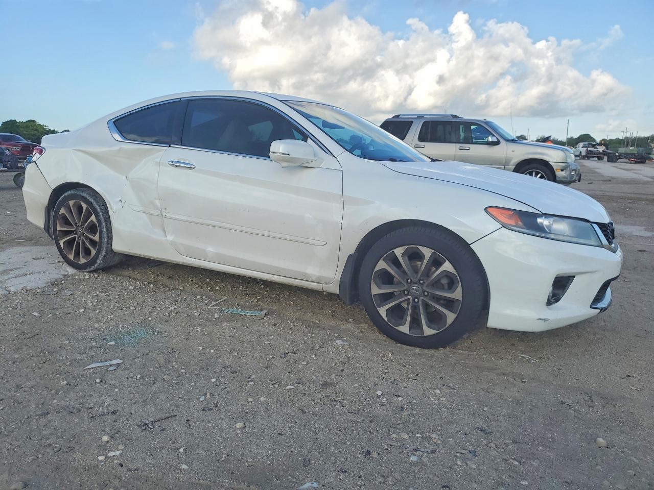 2013 Honda Accord Exl White vin: 1HGCT2B8XDA010149