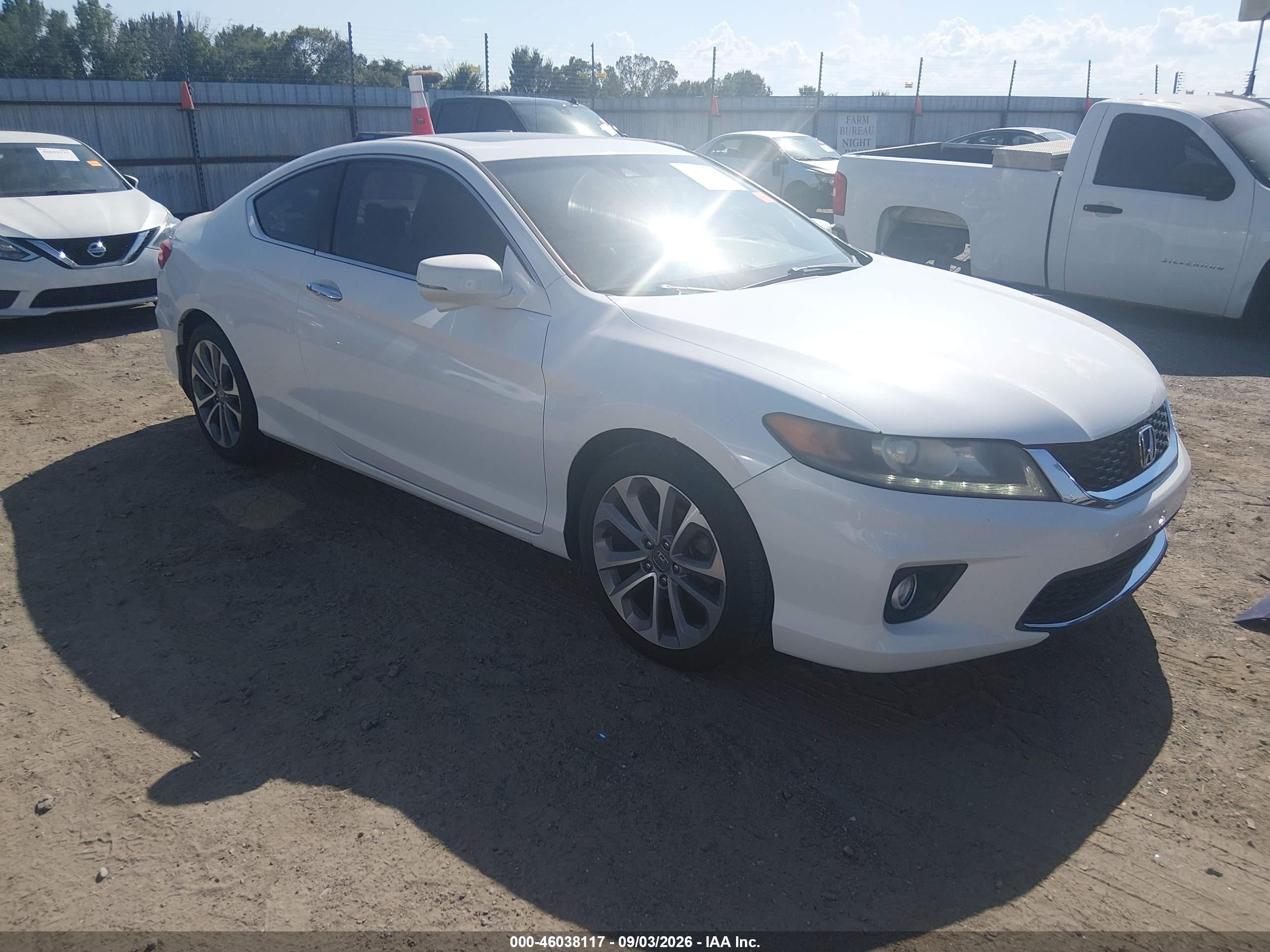 2014 Honda Accord Ex-l V-6 White vin: 1HGCT2B8XEA007074