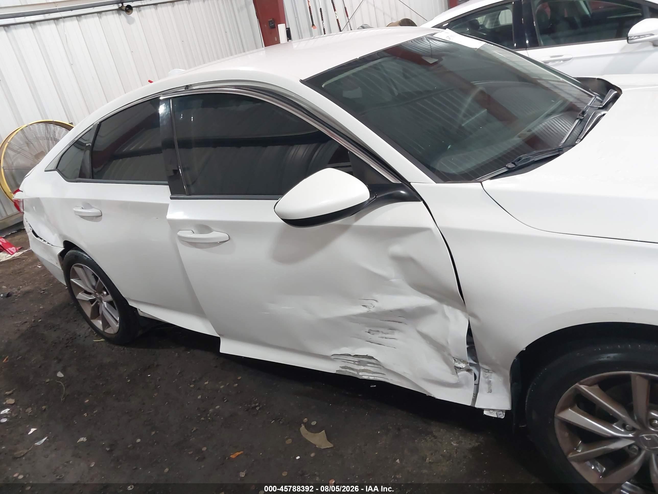 2021 Honda Accord Lx Белый vin: 1HGCV1F12MA037623