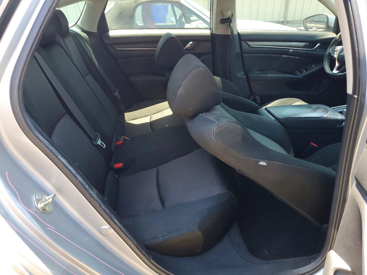 2018 Honda Accord Lx Silver vin: 1HGCV1F13JA248695