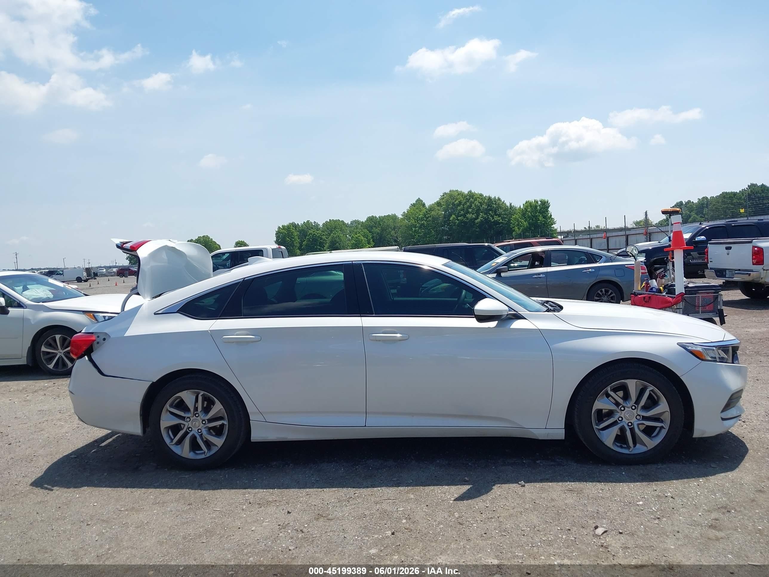 2018 Honda Accord Lx White vin: 1HGCV1F17JA246674