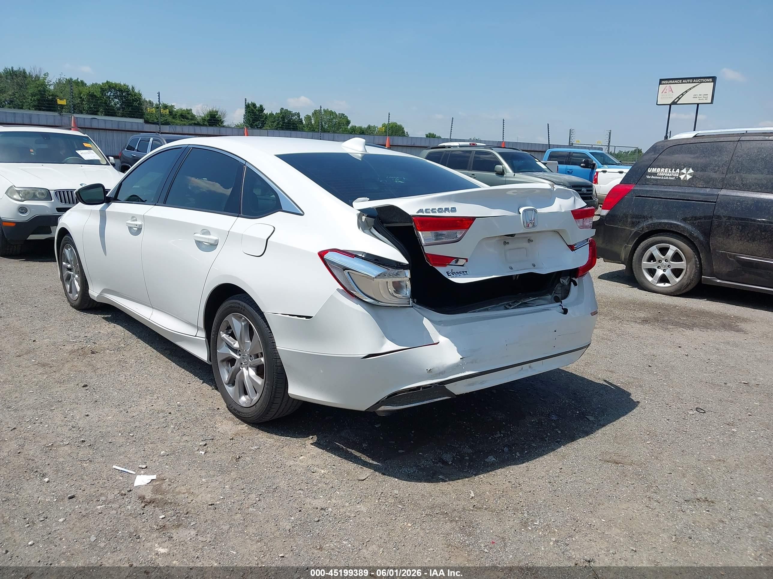 2018 Honda Accord Lx White vin: 1HGCV1F17JA246674