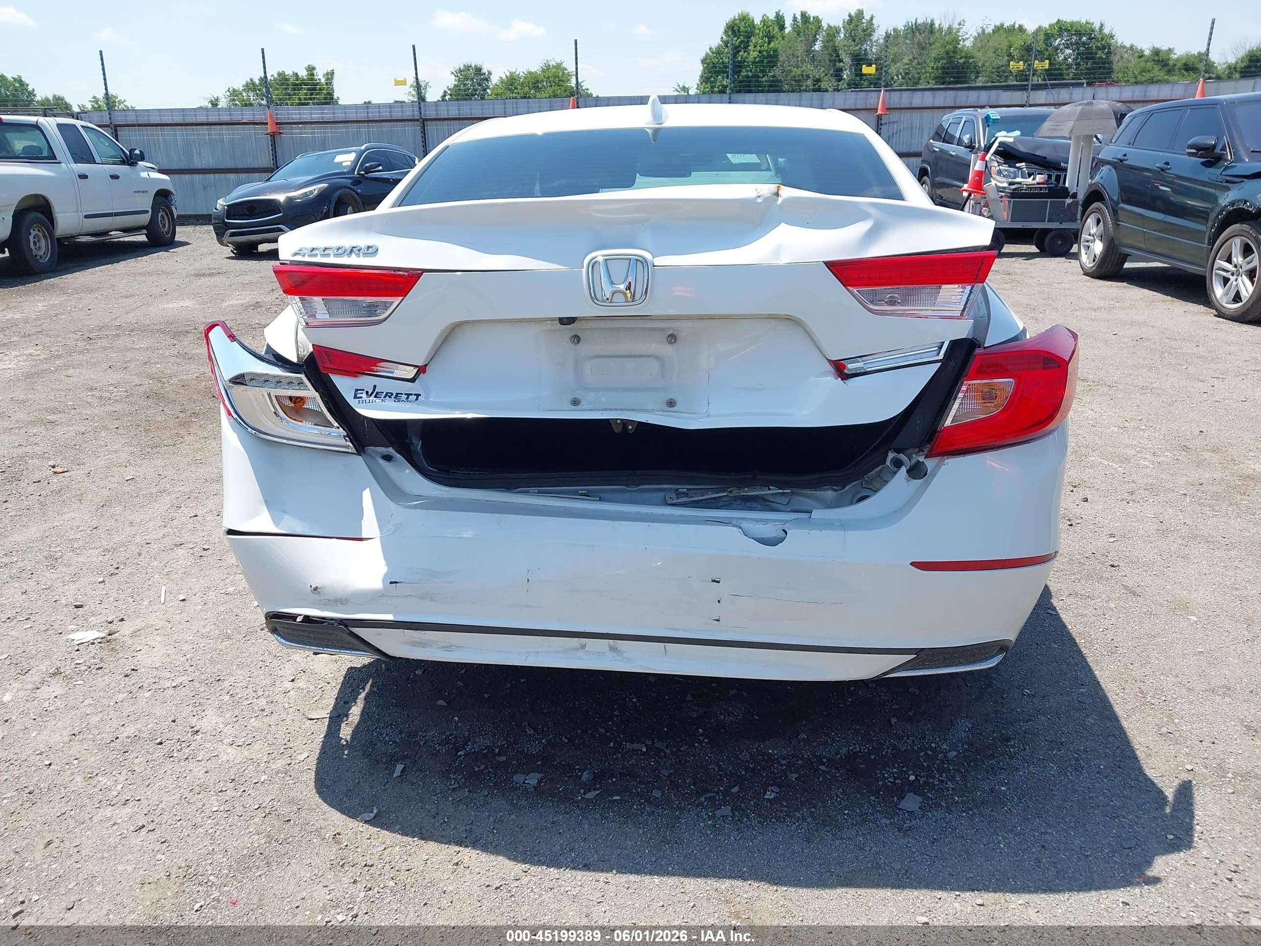 2018 Honda Accord Lx White vin: 1HGCV1F17JA246674