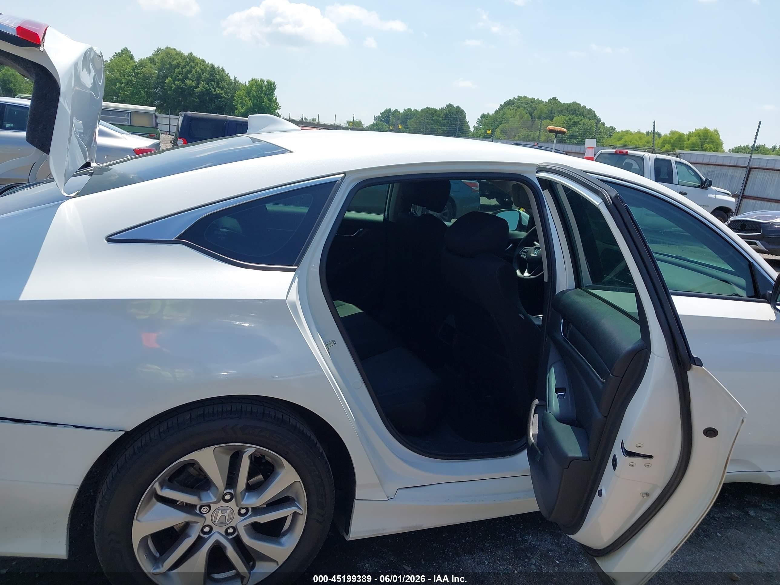 2018 Honda Accord Lx White vin: 1HGCV1F17JA246674