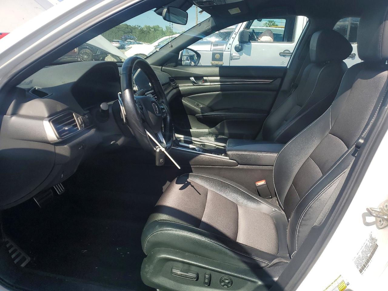 2018 Honda Accord Sport Белый vin: 1HGCV1F30JA099681