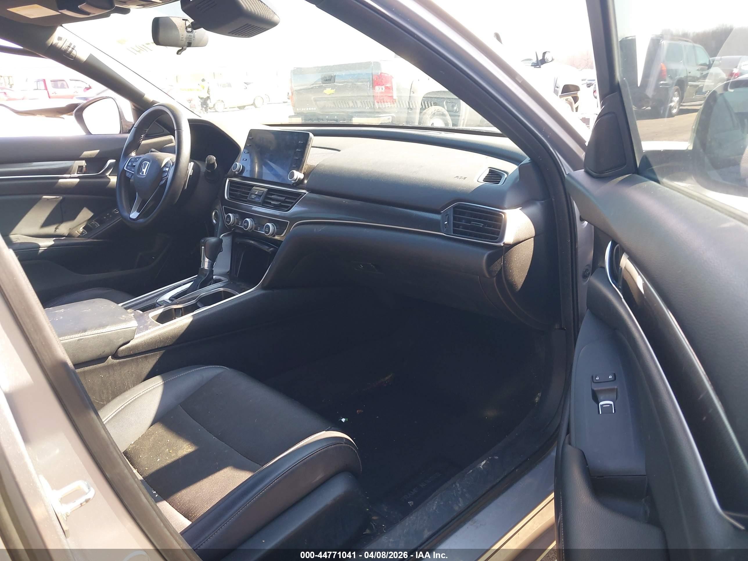 2018 Honda Accord Sport Silver vin: 1HGCV1F31JA008806