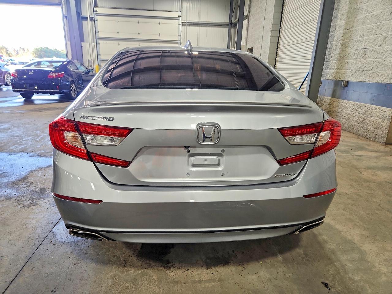2018 Honda Accord Sport Silver vin: 1HGCV1F33JA165060
