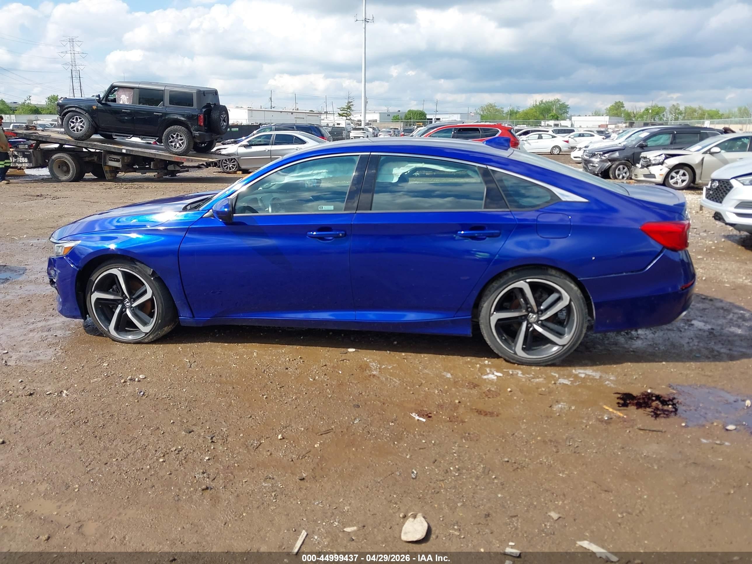 2018 Honda Accord Sport Синий vin: 1HGCV1F33JA230084