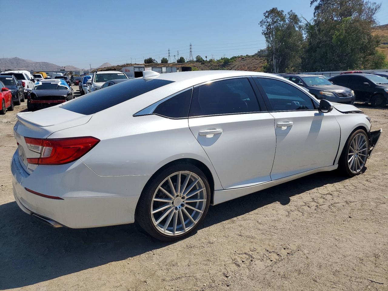 2018 Honda Accord Sport White vin: 1HGCV1F35JA170177