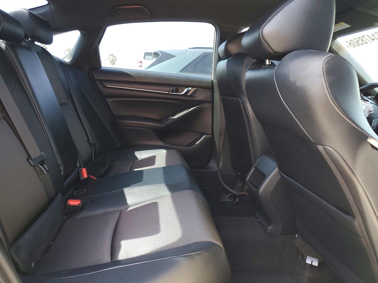 2018 Honda Accord Sport White vin: 1HGCV1F35JA170177