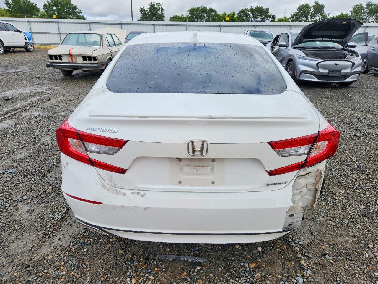 2018 Honda Accord Sport White vin: 1HGCV1F3XJA193339