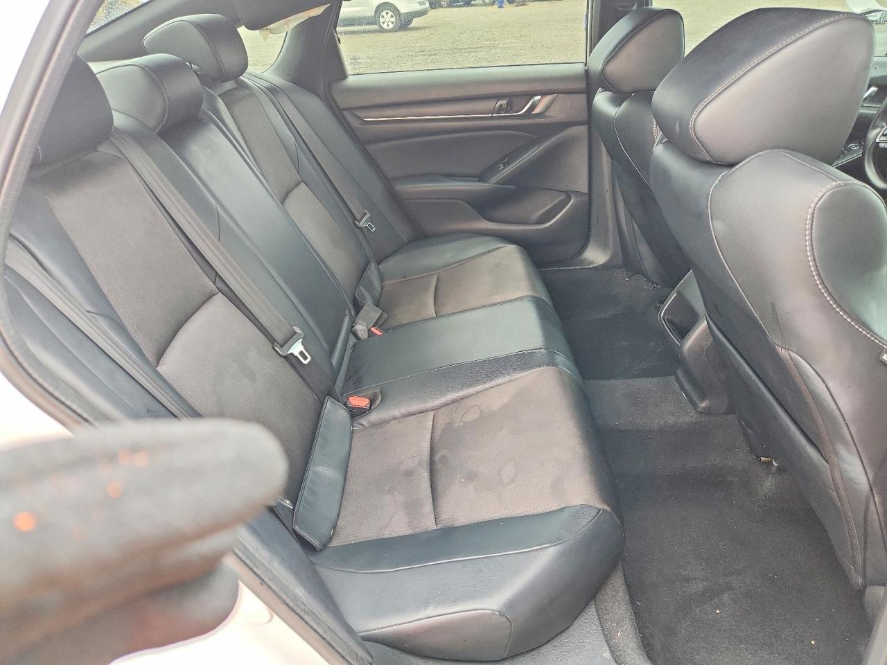 2018 Honda Accord Sport White vin: 1HGCV1F3XJA193339