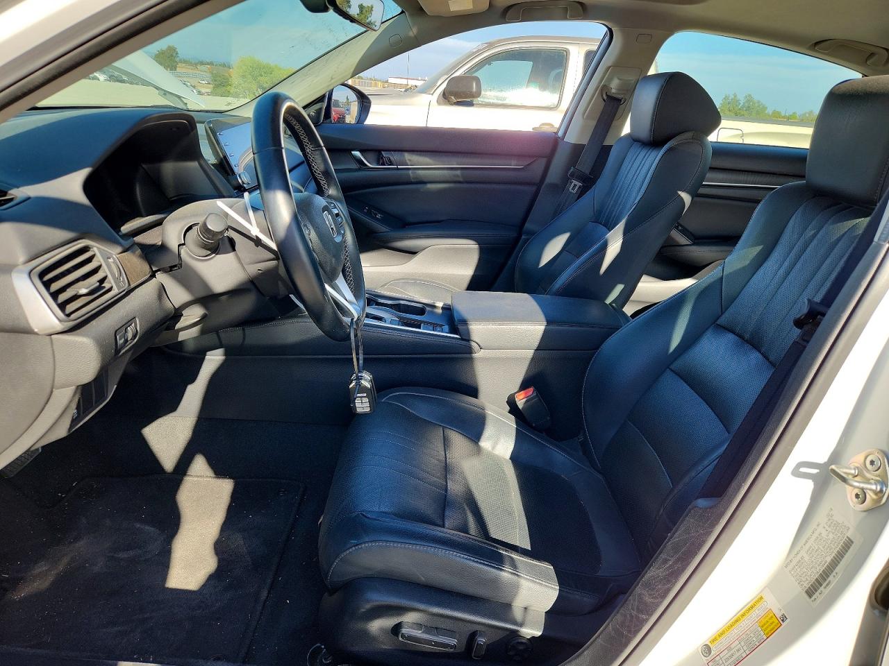 2018 Honda Accord Exl White vin: 1HGCV1F58JA108449