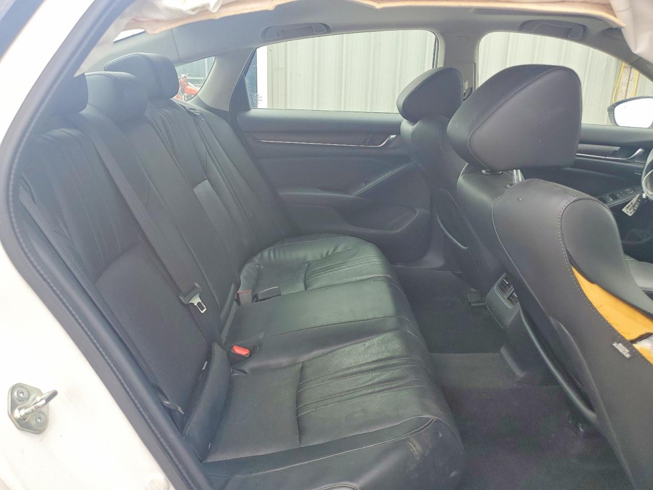 2018 Honda Accord Exl White vin: 1HGCV1F61JA025065