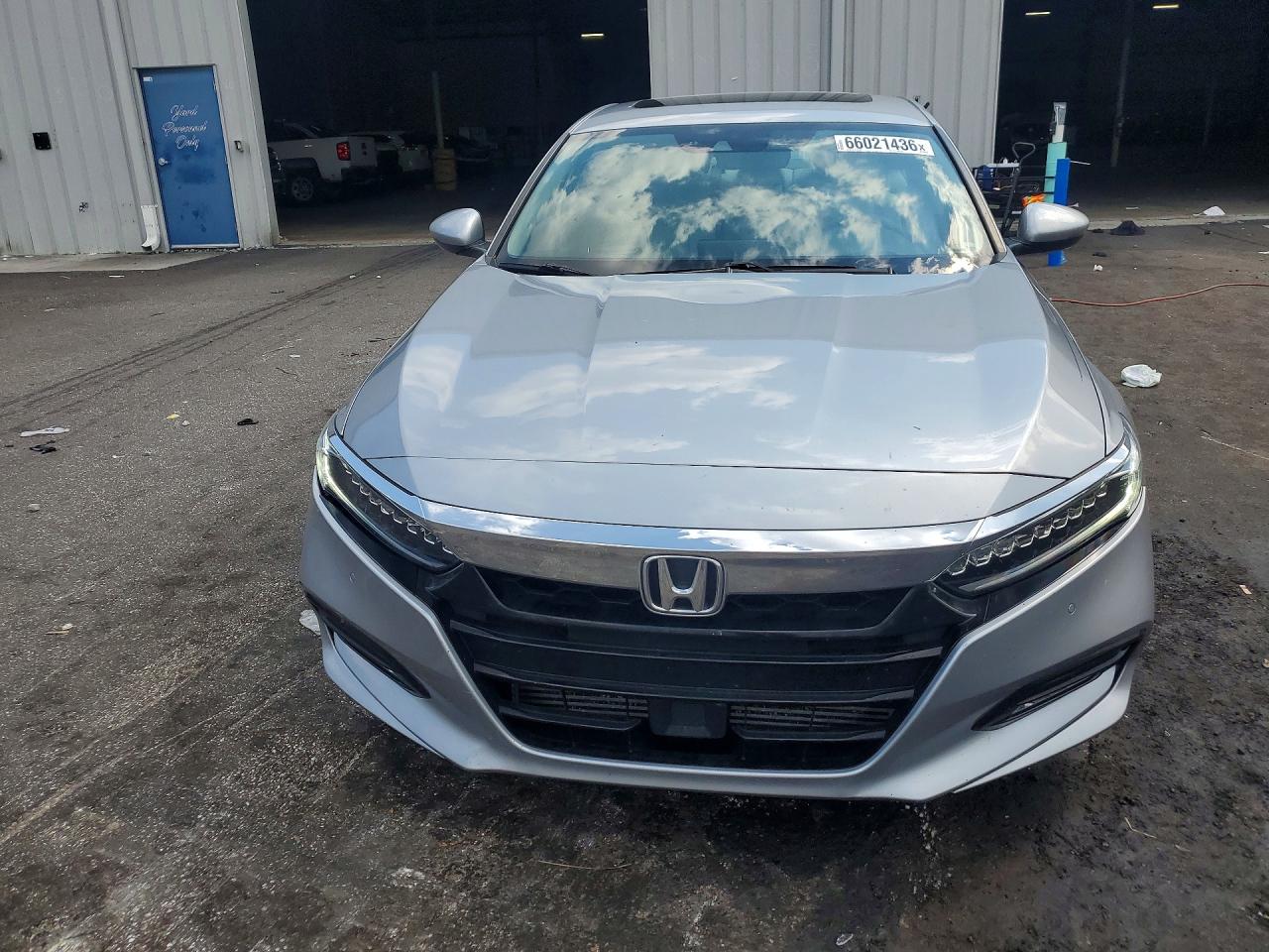 2018 Honda Accord Touring Silver vin: 1HGCV1F98JA077769