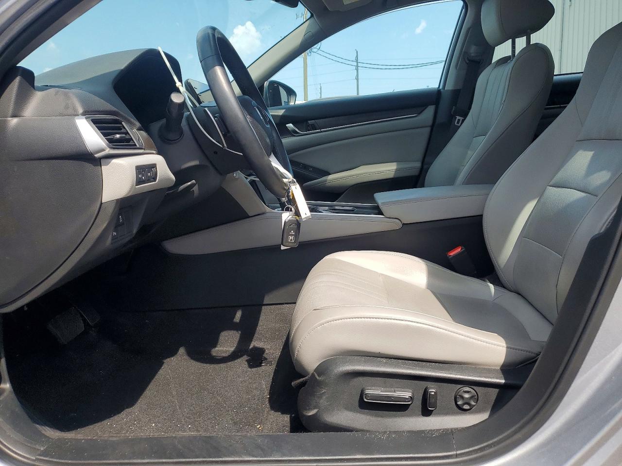 2018 Honda Accord Touring Silver vin: 1HGCV1F98JA077769