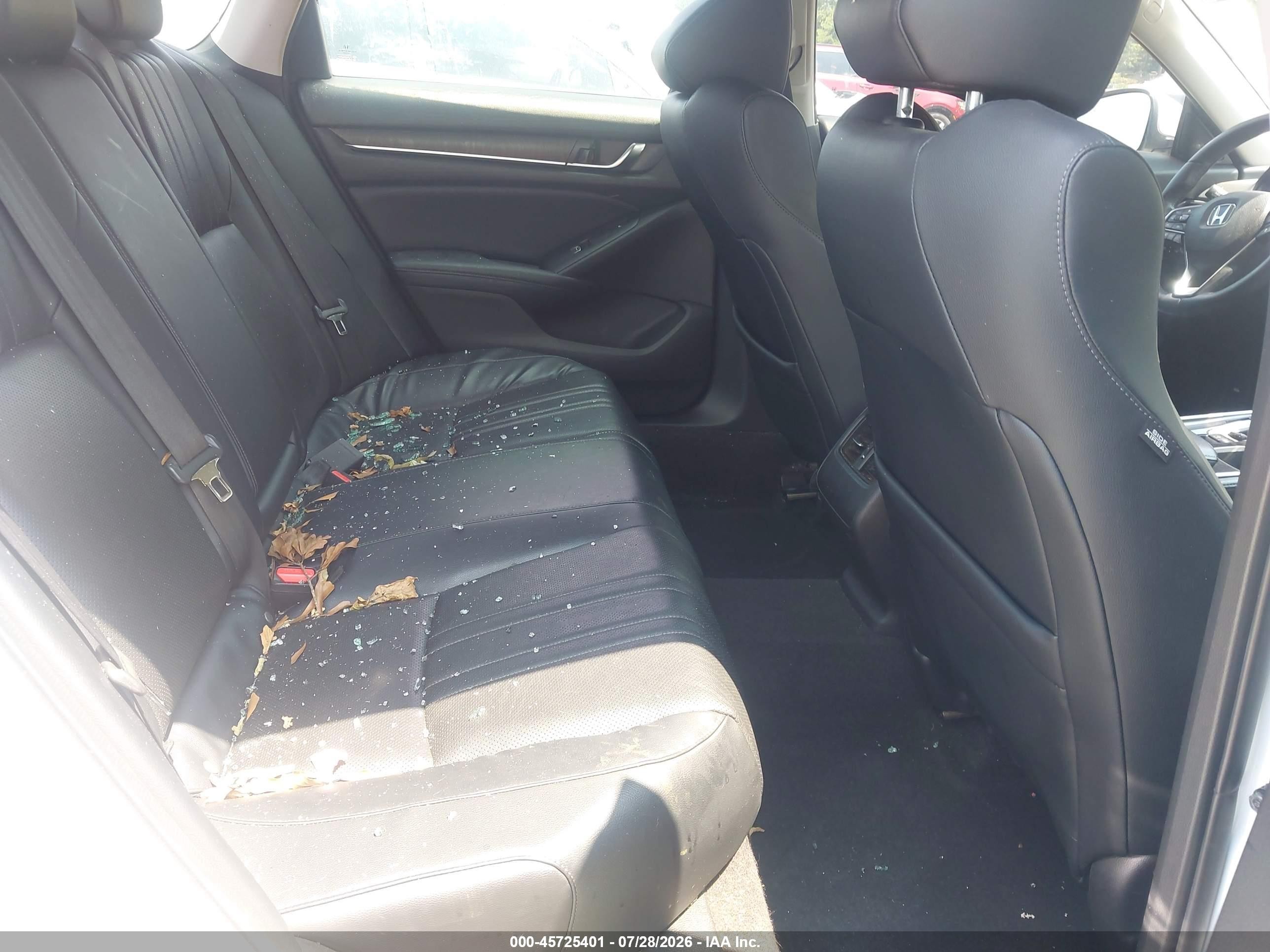 2018 Honda Accord Touring White vin: 1HGCV1F99JA008041