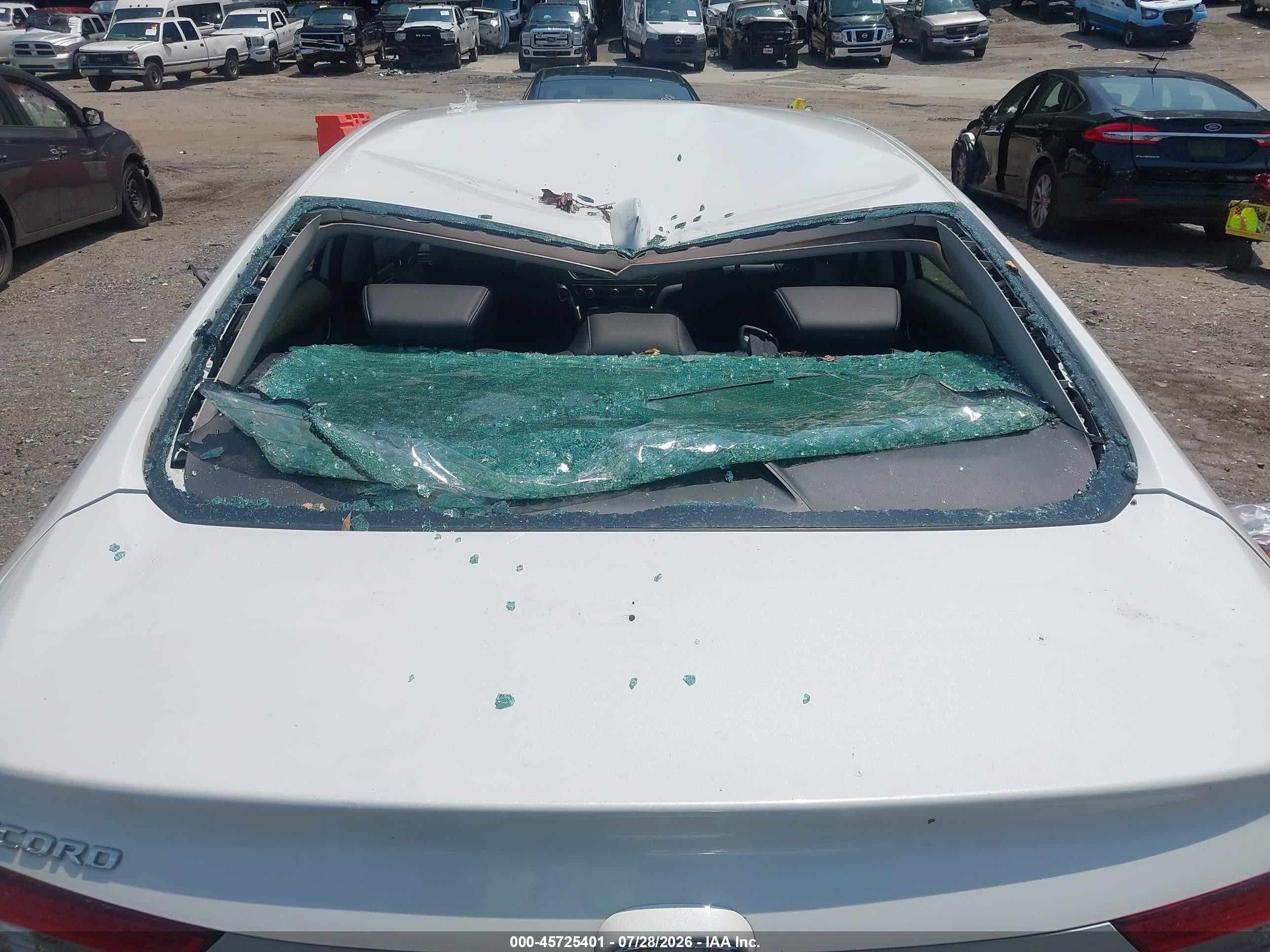2018 Honda Accord Touring White vin: 1HGCV1F99JA008041