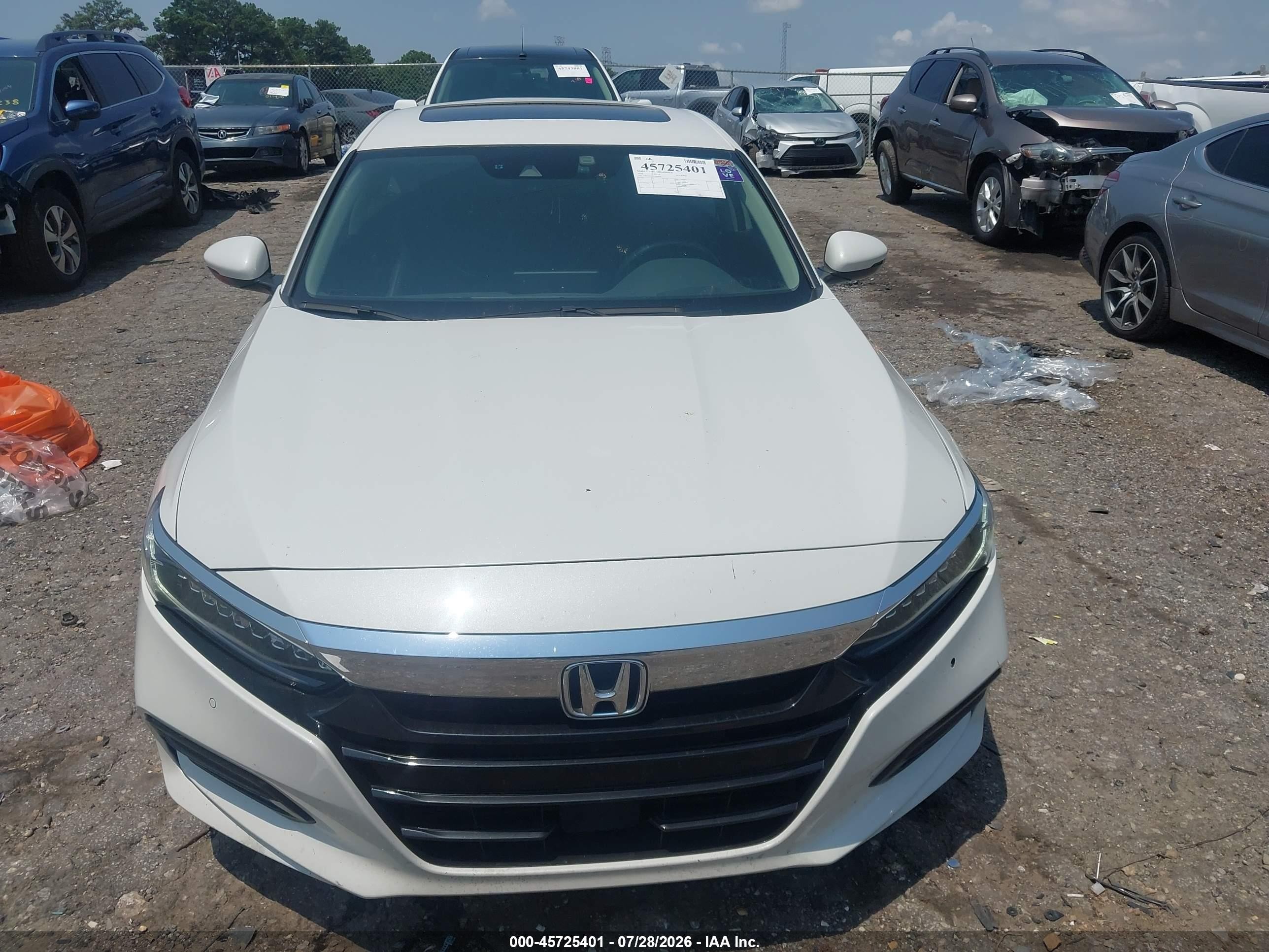 2018 Honda Accord Touring White vin: 1HGCV1F99JA008041