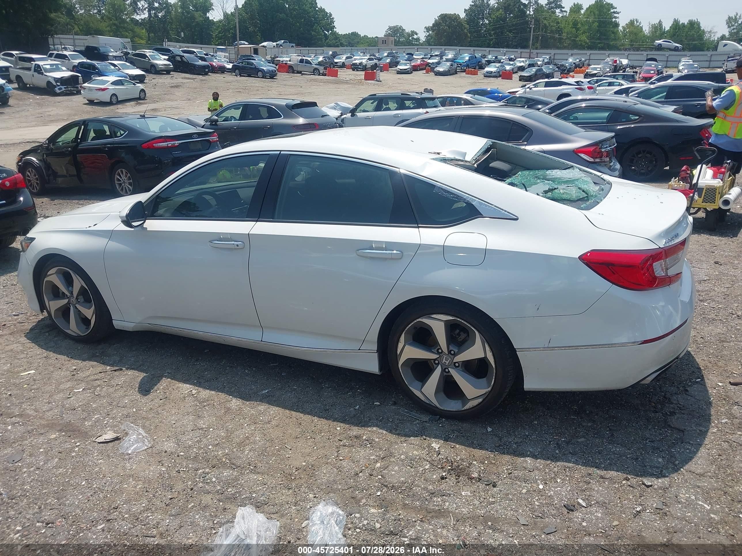 2018 Honda Accord Touring White vin: 1HGCV1F99JA008041
